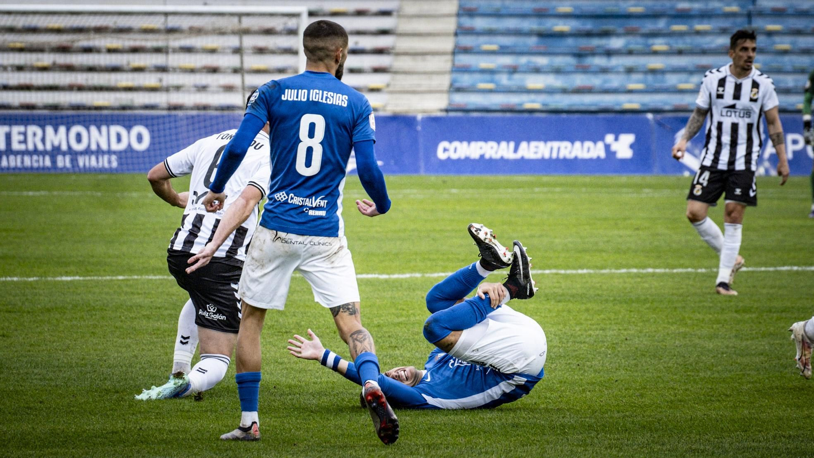 Las imágenes del partido de fútbol entre el San Fernando Club Deportivo y la Balompédica Linense