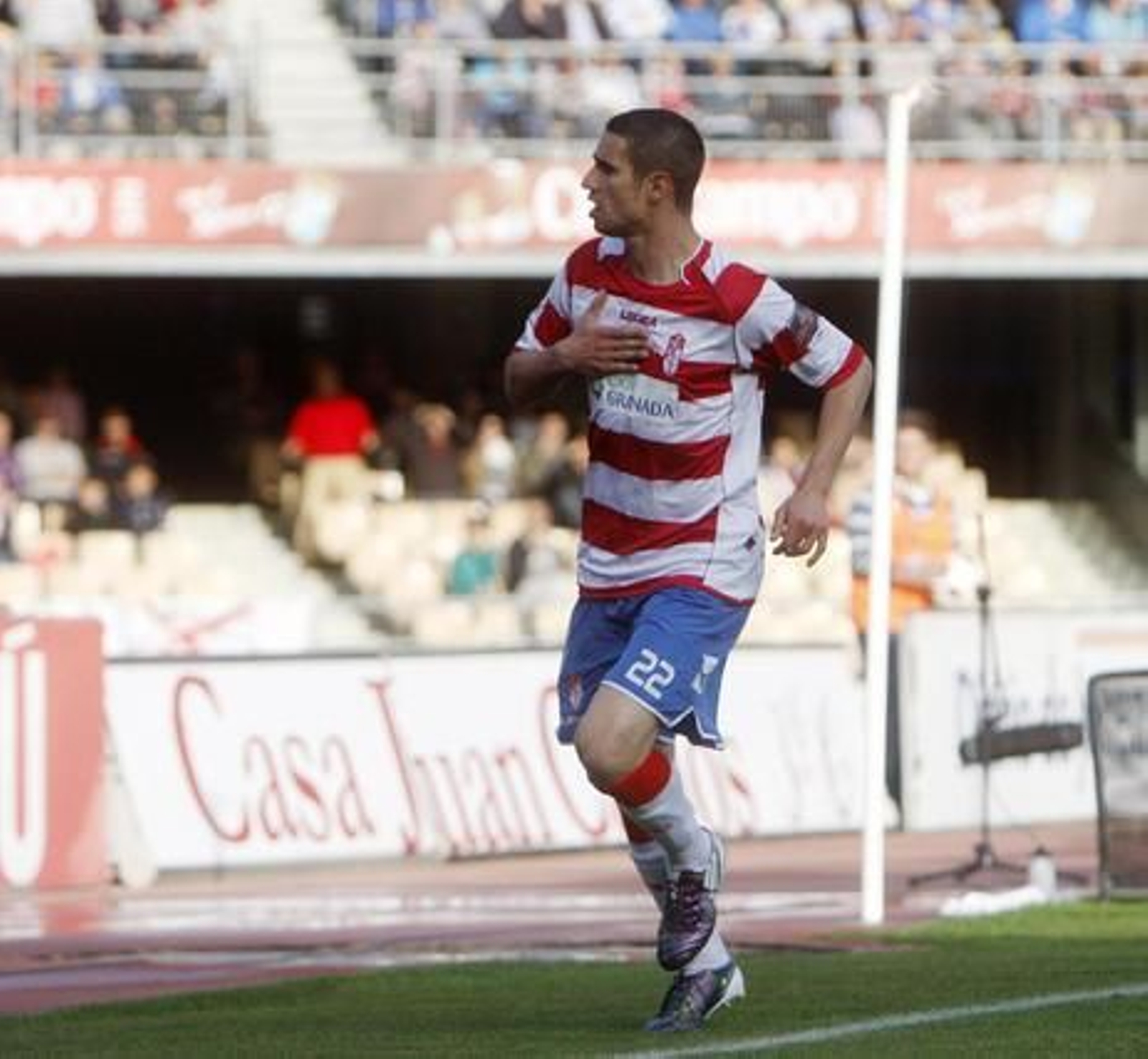 Azulinos y rojiblancos disputaron un encuentro muy igualado que, a dos minutos del final, se tradujo en un justo empate. 

Foto: Juan Carlos Toro
