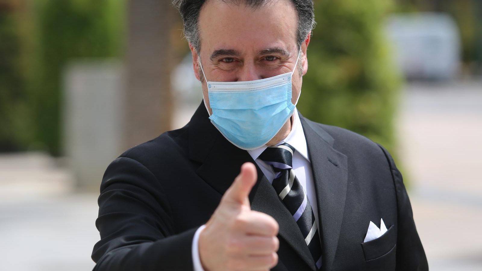 Carlos Álvarez atiende a los medios en un descanso de la grabación