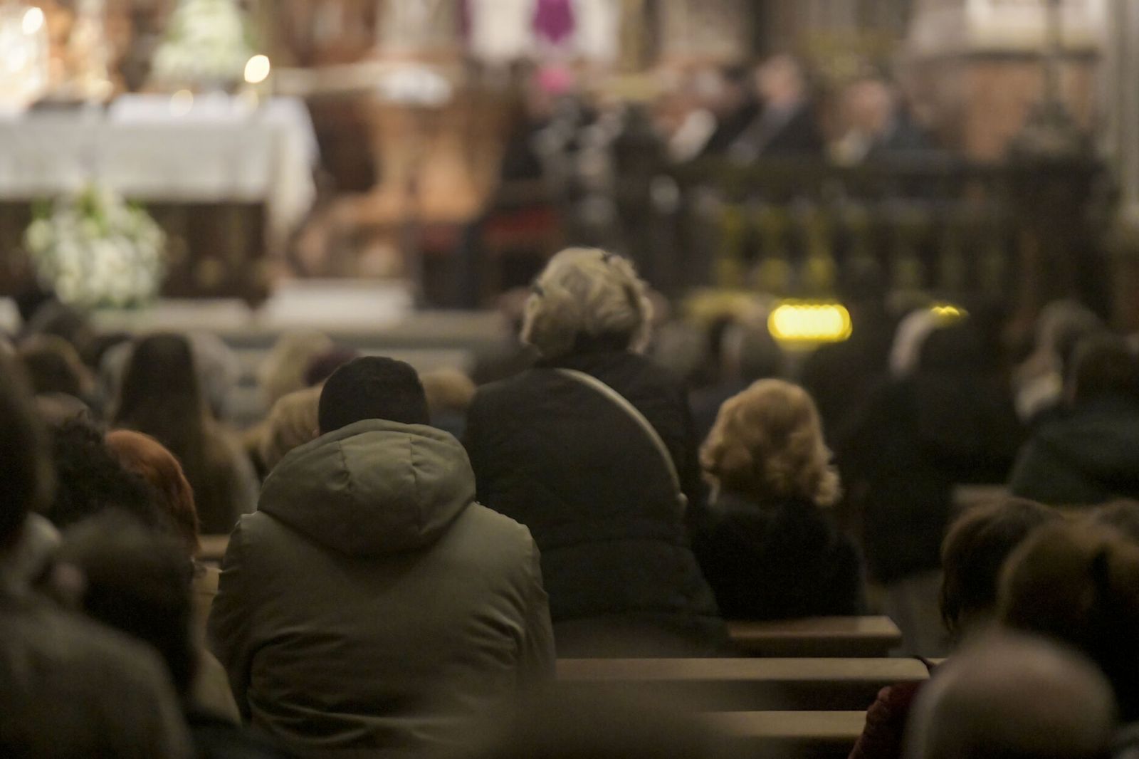 Así ha sido el rosario por la salud del Papa en Granada