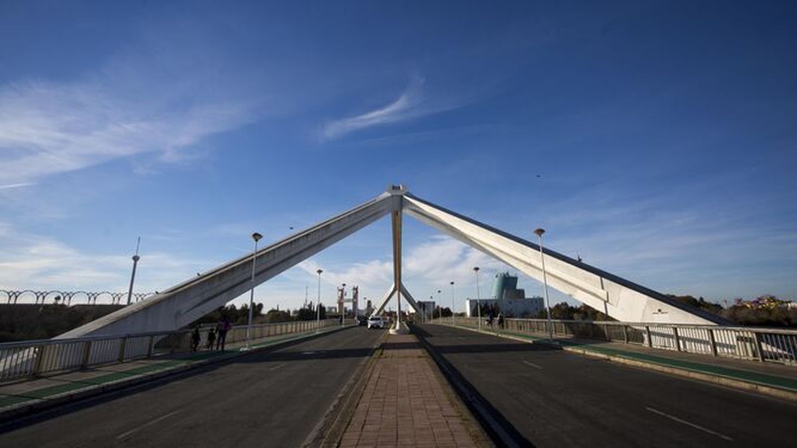 Puente de la Barqueta, una de las entradas a la Isla de la Cartuja