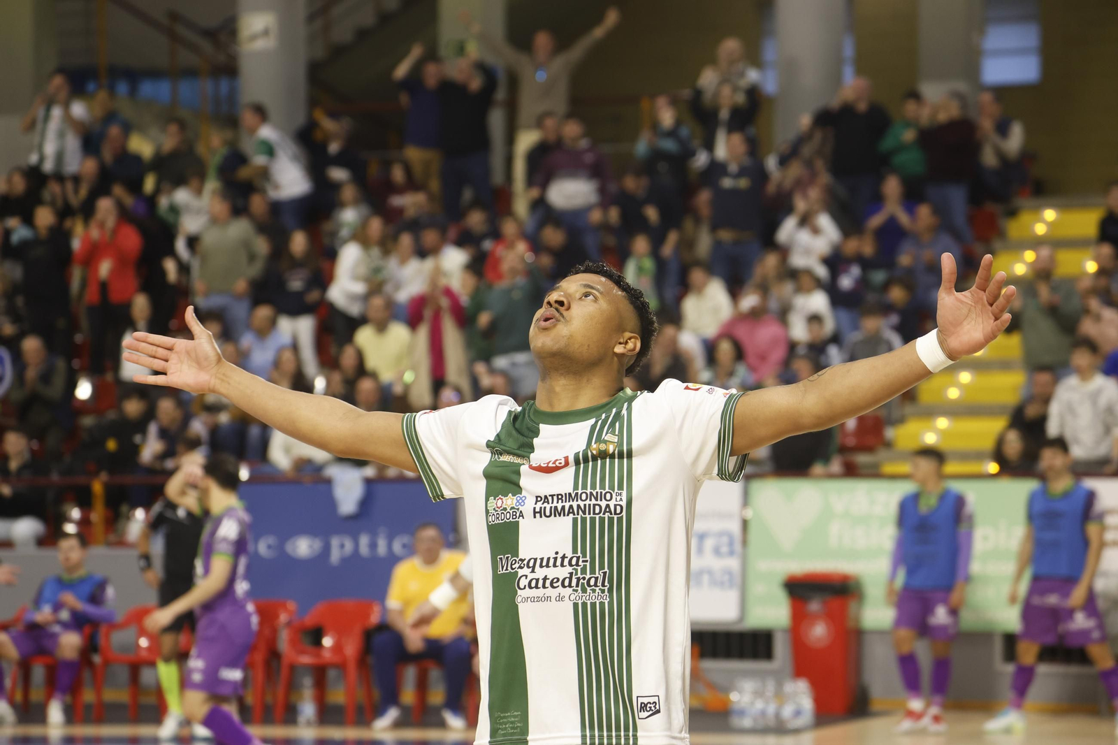 Las mejores fotos del ambiente en Vista Alegre para el Córdoba Futsal - Palma.