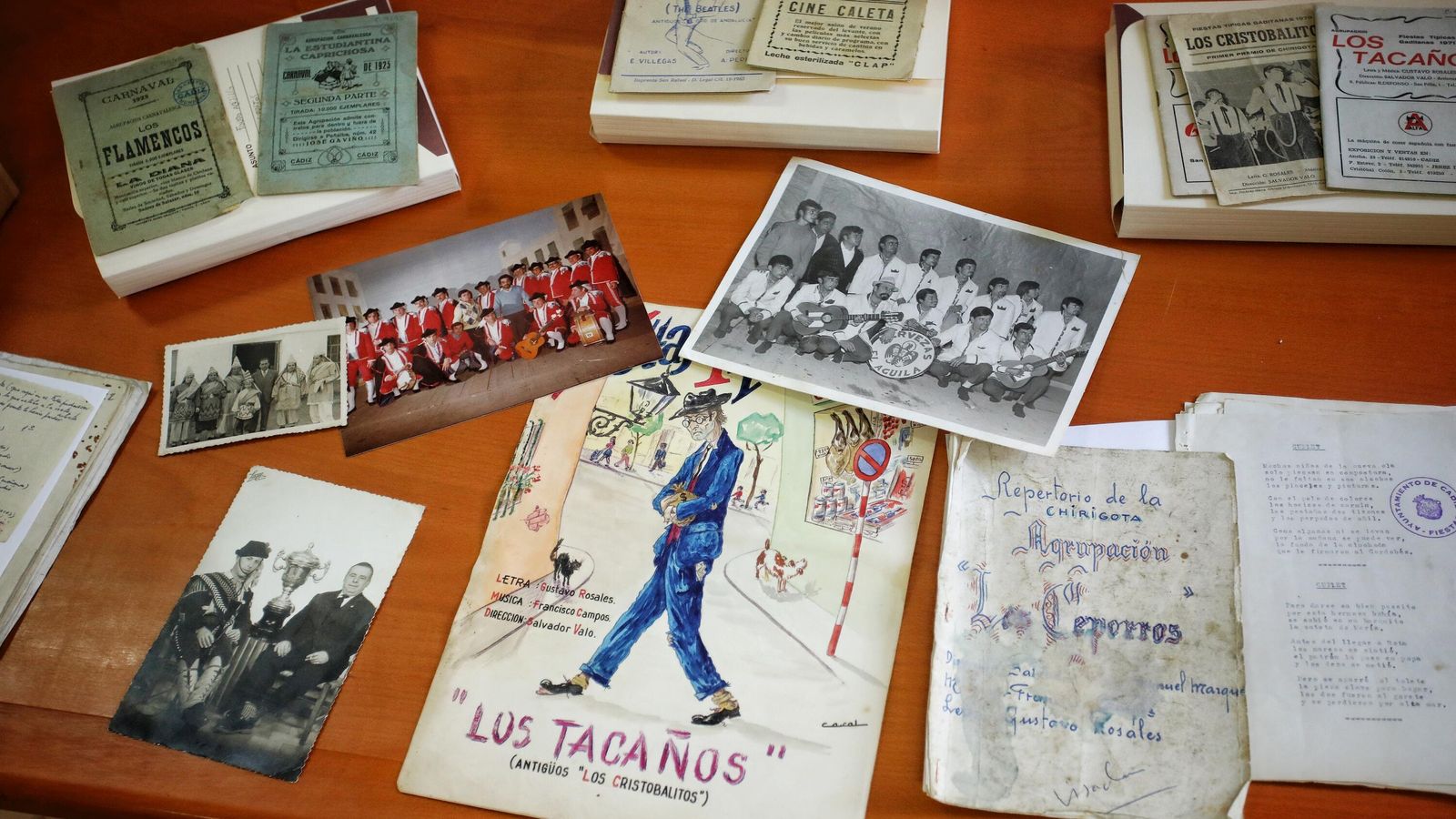 Recuerdos de los Rosales, entre ellos el boceto original de la chirigota 'Los tacaños'.