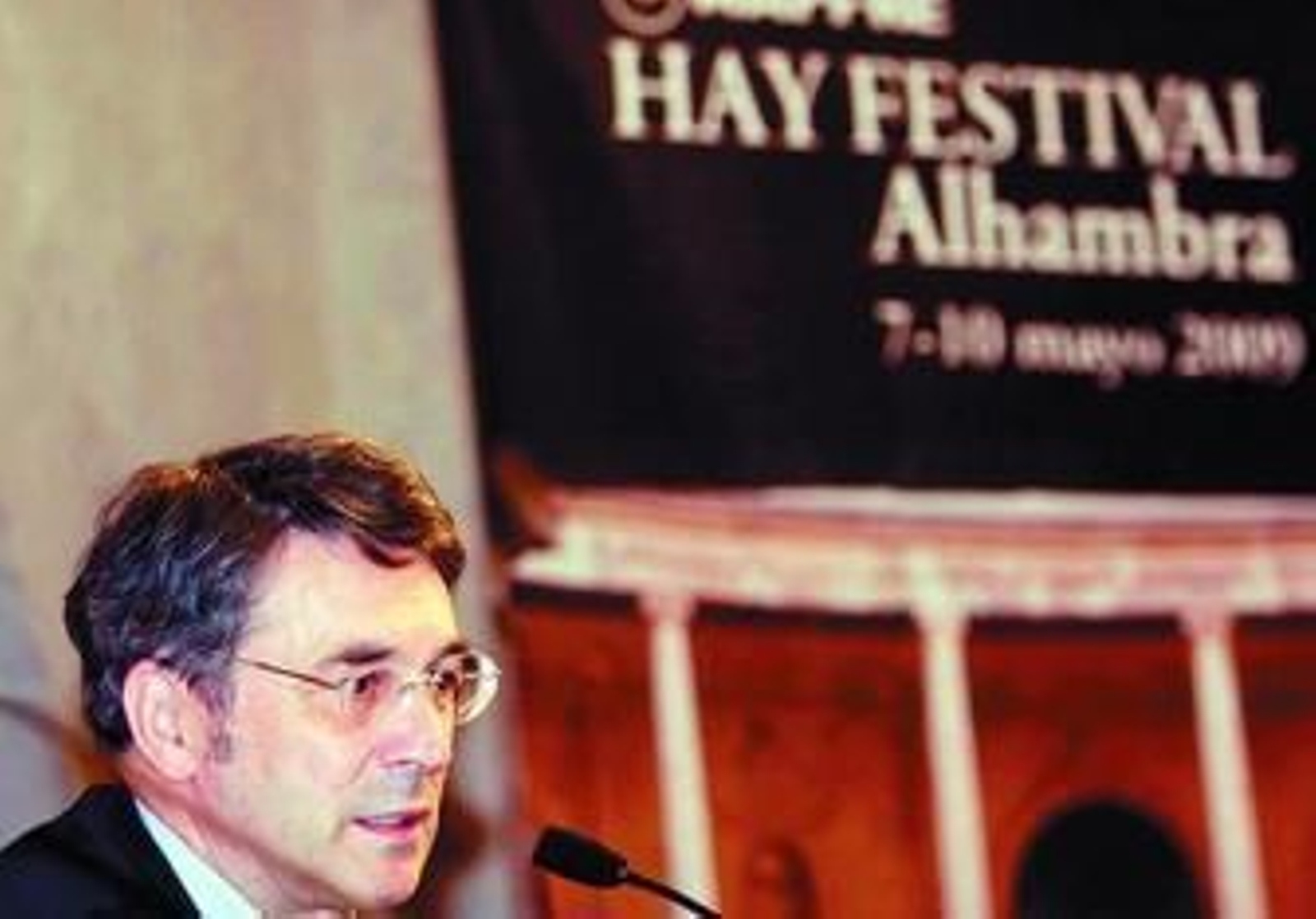 El escritor Andrés Trapiello, ayer, durante su intervención en el Palacio de Carlos V.