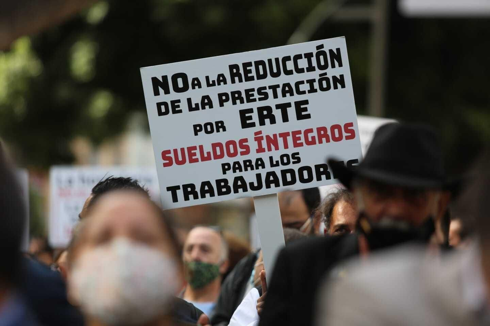 Fotos de la cacerolada de los hosteleros en Málaga, contras las medidas del Covid