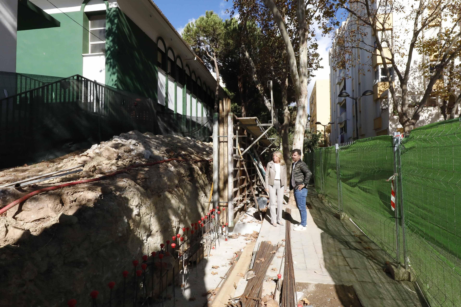 La alcaldesa, Ángeles Muñoz, y el edil de Obras, Diego López.