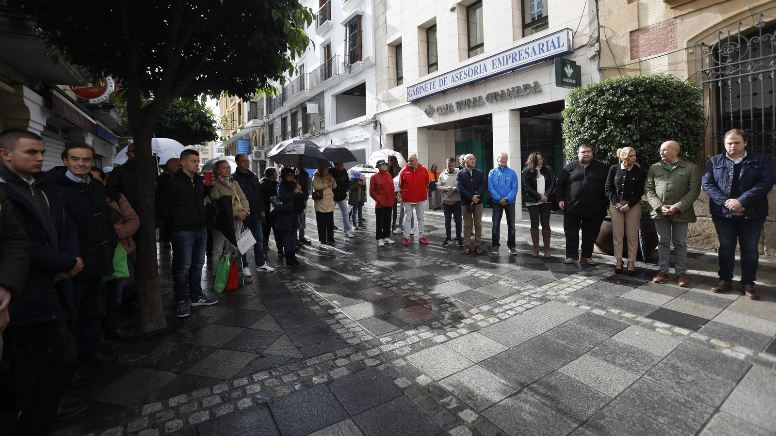 Las fotos de la concentración silenciosa por la muerte de dos guardias civiles en Barbate