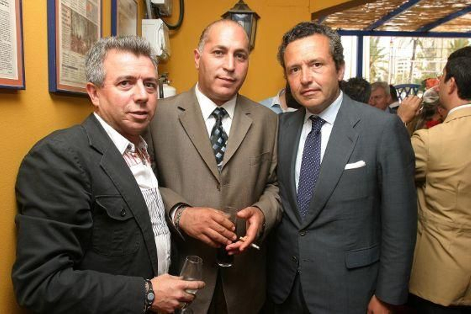 El empresario ubriqueño José Luis López, junto a José Luis Mesia, responsable de Zahav Motor y Gonzalo de Madariaga, de MP Corporación.

Foto: Vanesa Lobo