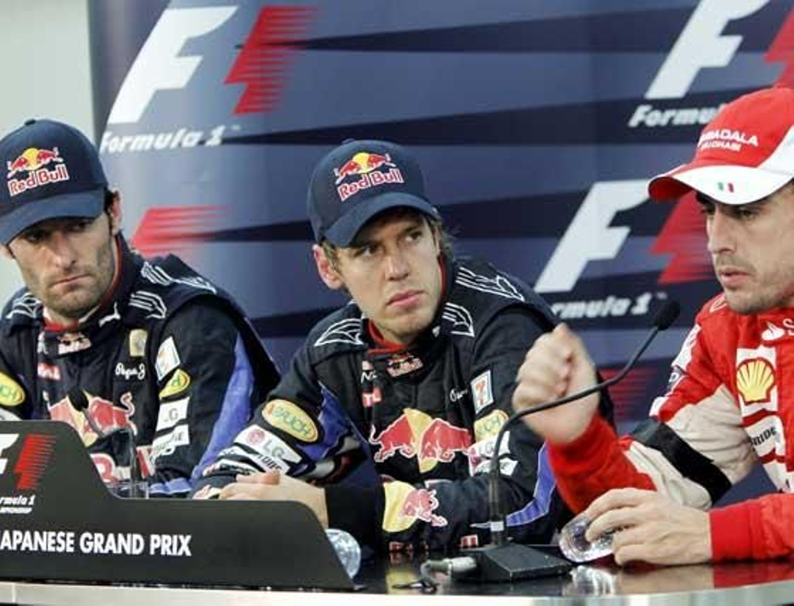 Fernando Alonso logra superar el peor circuito que le quedaba para Ferrari F10 con un tercer puesto detrás de los Red Bull del alemán Sebastian Vettel y del australiano Mark Webber

Foto: efe