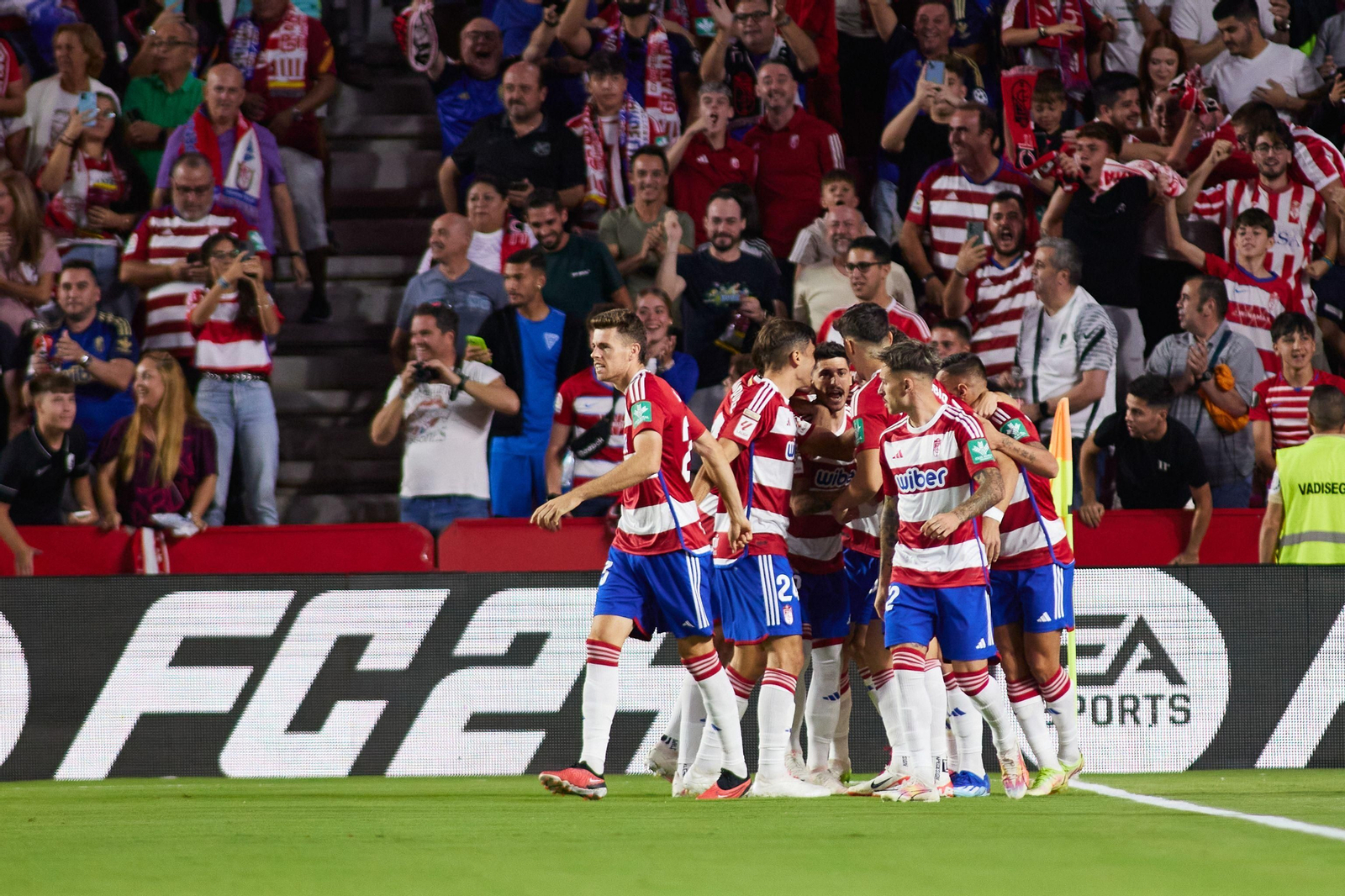 Los rojiblancos esperan poder celebrar goles con su afición.