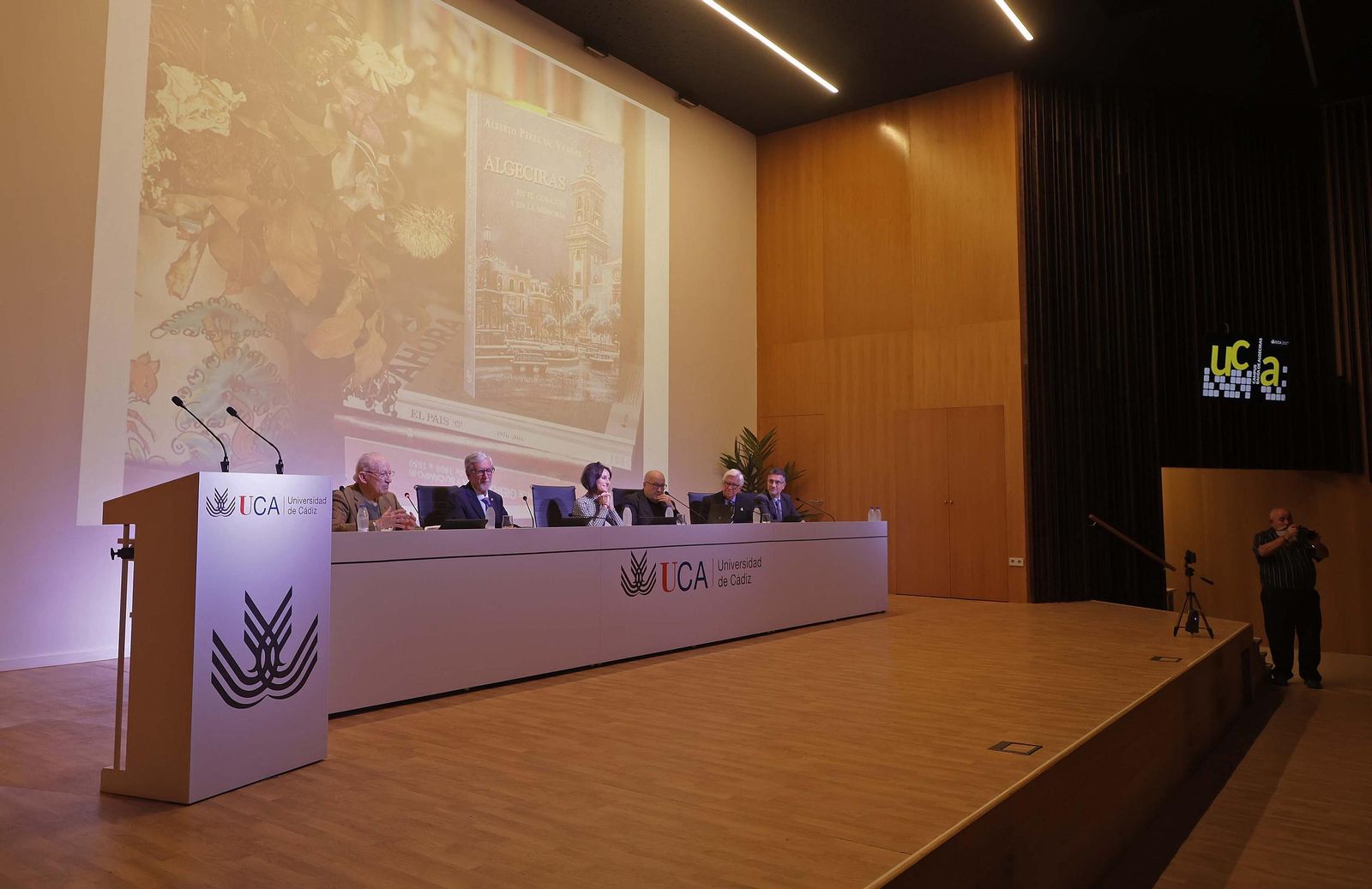 Fotos de la presentación del libro “Algeciras en el corazón y en la memoria”, de Alberto Pérez de Vargas