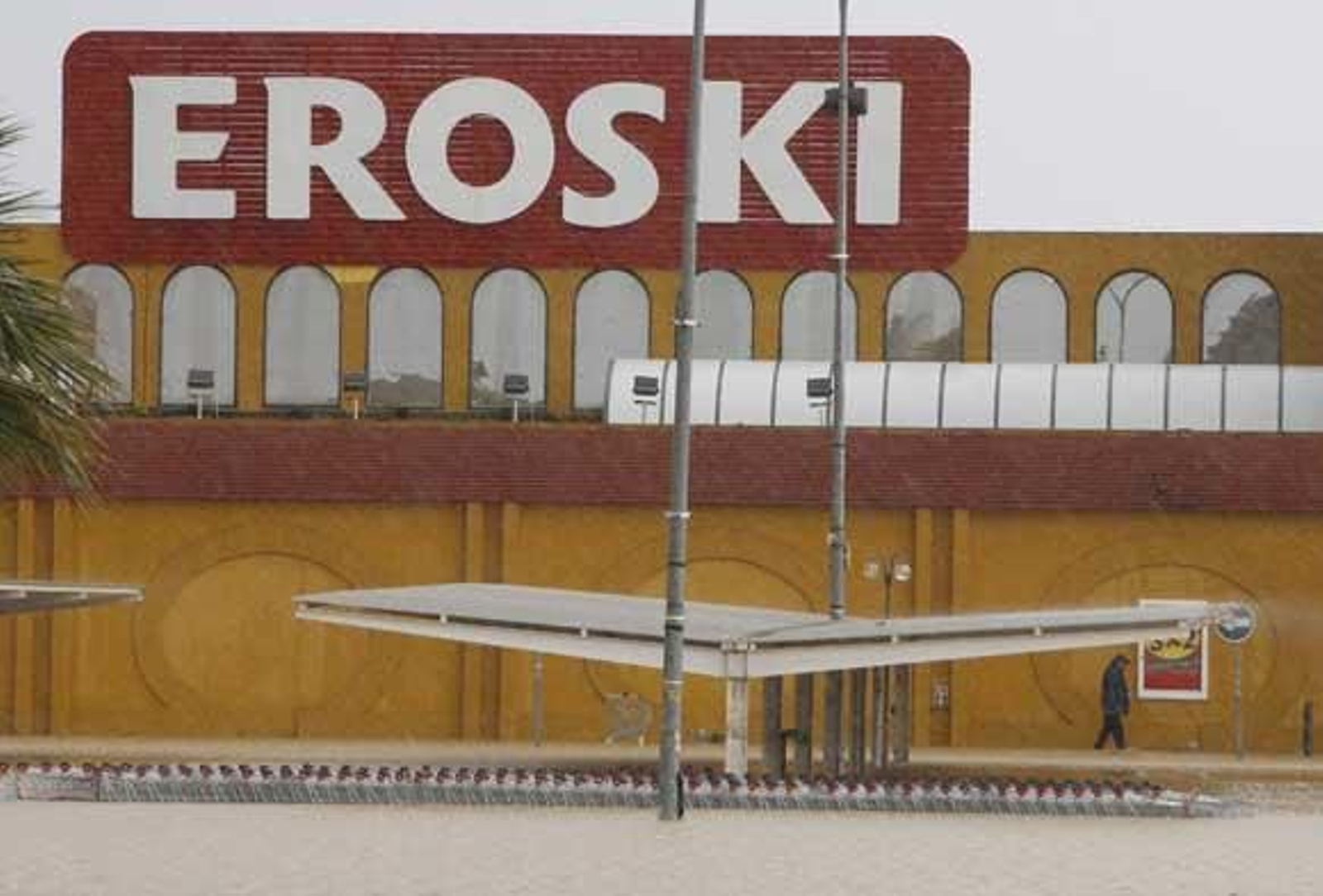 La intensa lluvia caída durante el fin de semana obligó a cortar el tráfico de acceso a Chiclana. En San Fernando, el agua alcanzó el metro de altura en la Venta de Vargas.

Foto: Sonia Ramos-Elias Pimentel