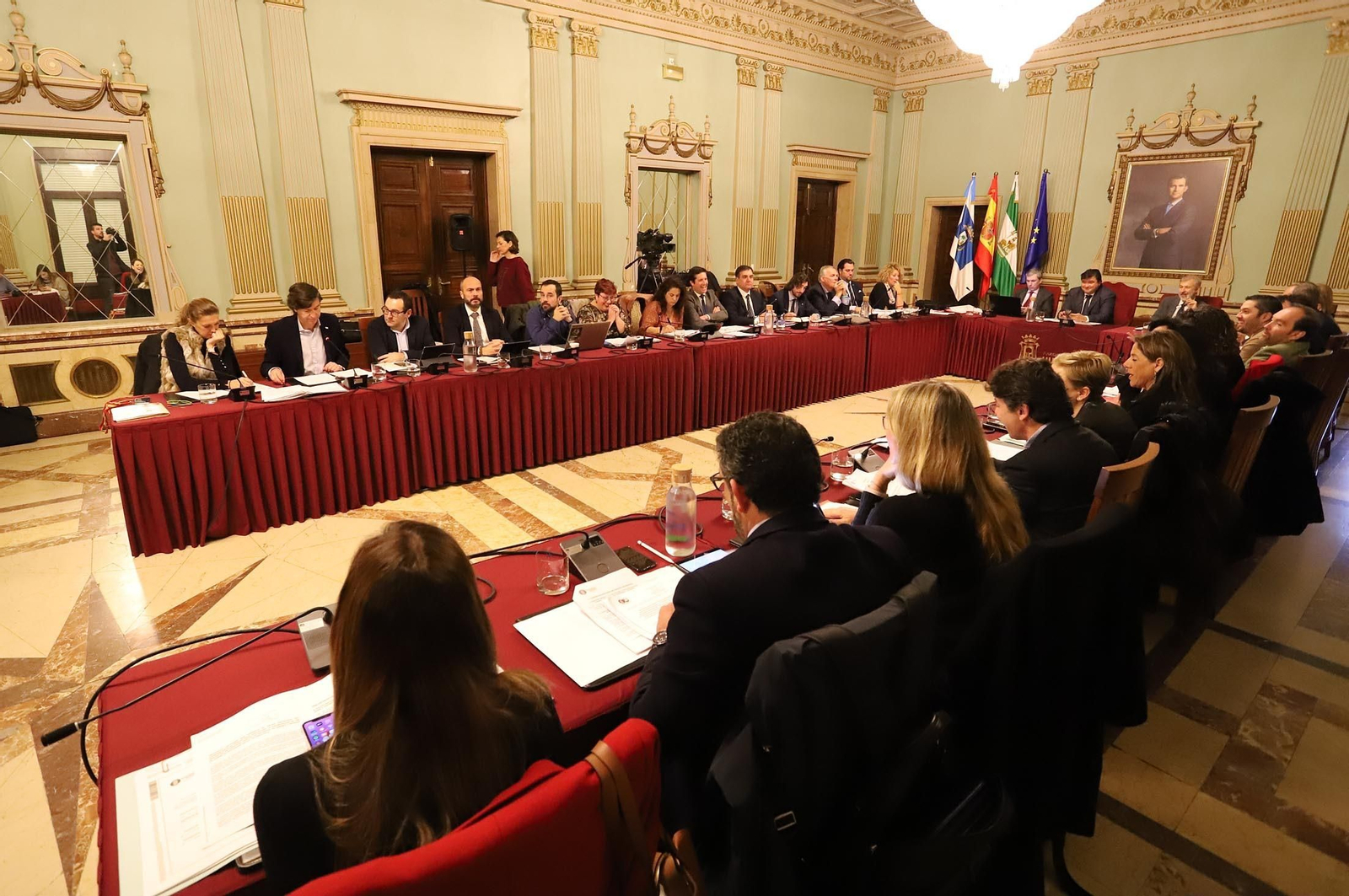 Imágenes del pleno del Ayuntamiento de Huelva