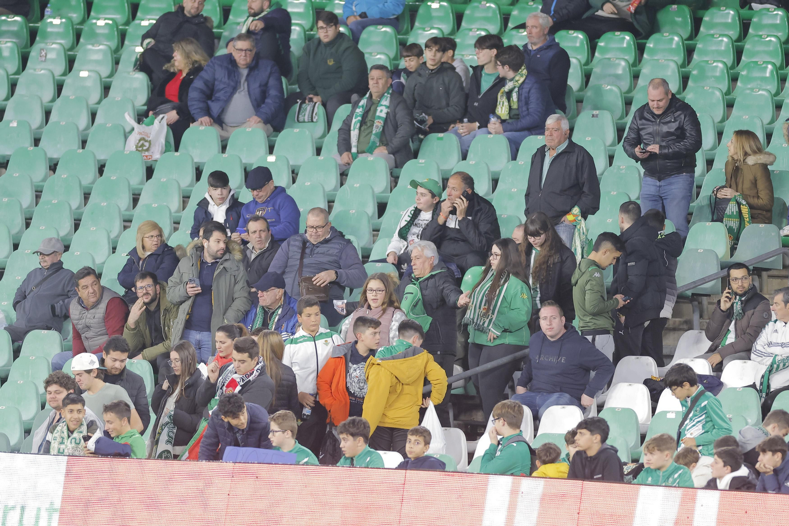 Búscate en las fotos del Betis-Girona