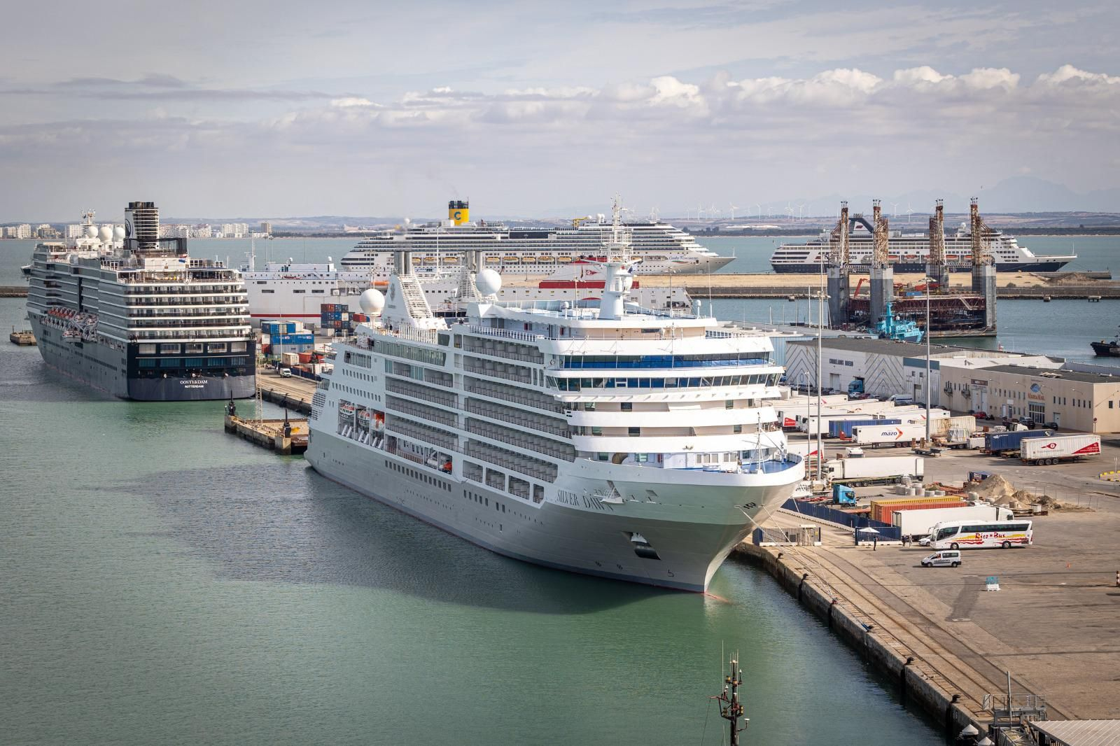 Turistas y cruceros este martes en Cádiz