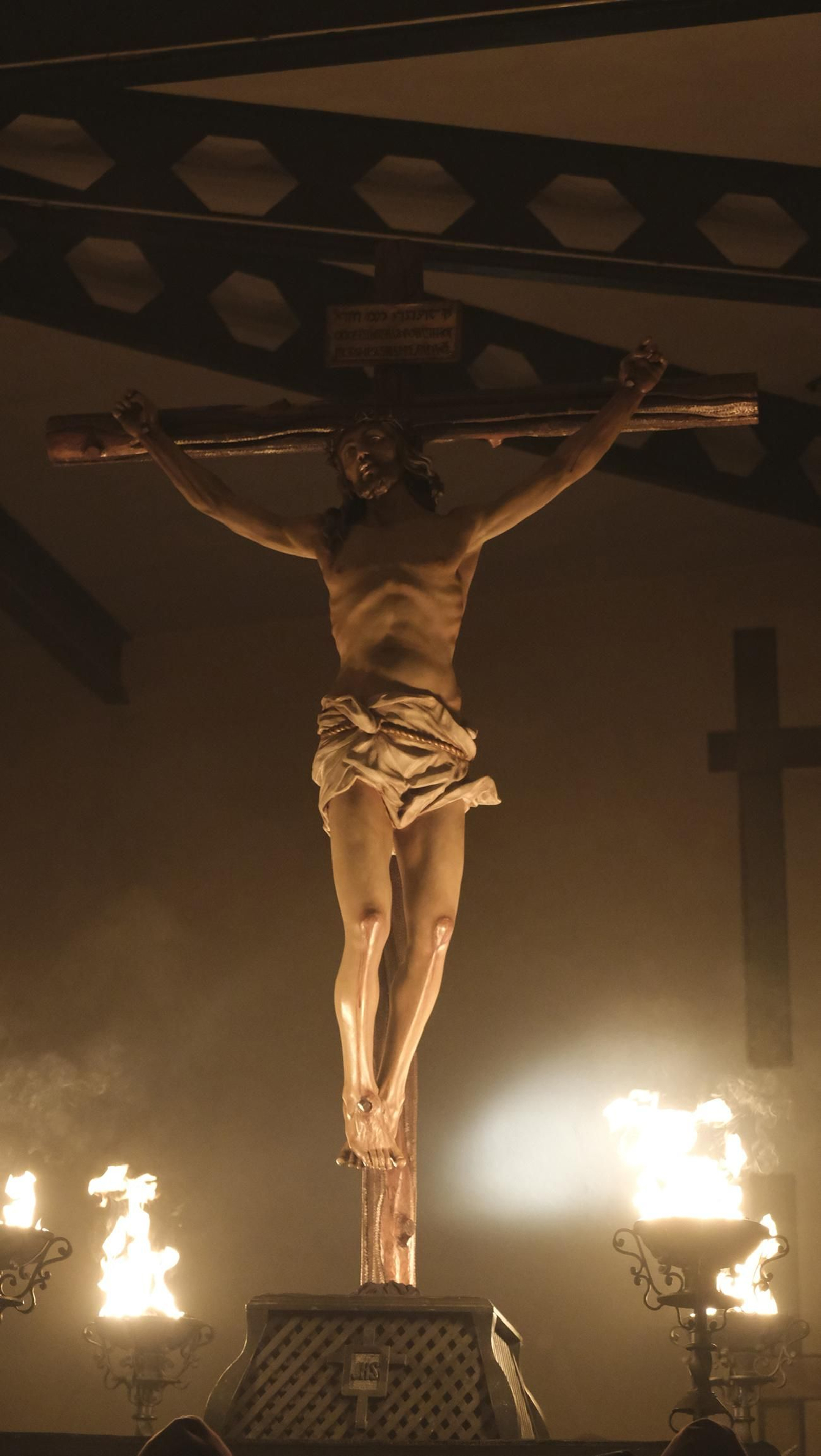 Procesión del Perdón en Almería, en imágenes