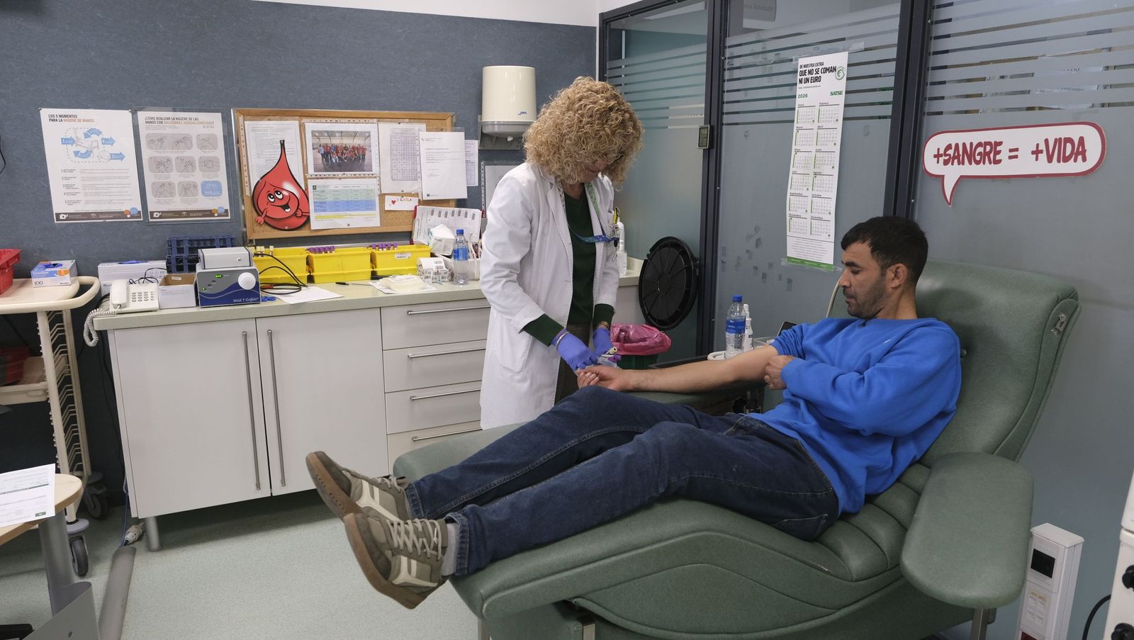 Haz una buena obra y dona sangre, te esperan en el Hospital Torrecárdenas, en imágenes