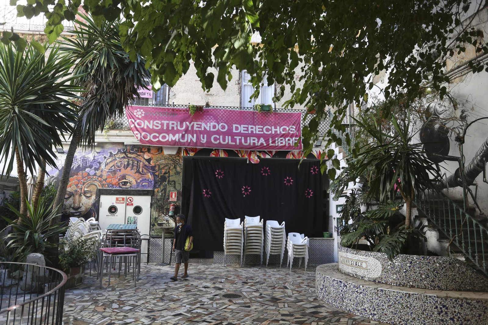 Patio de La Casa Inivisible.