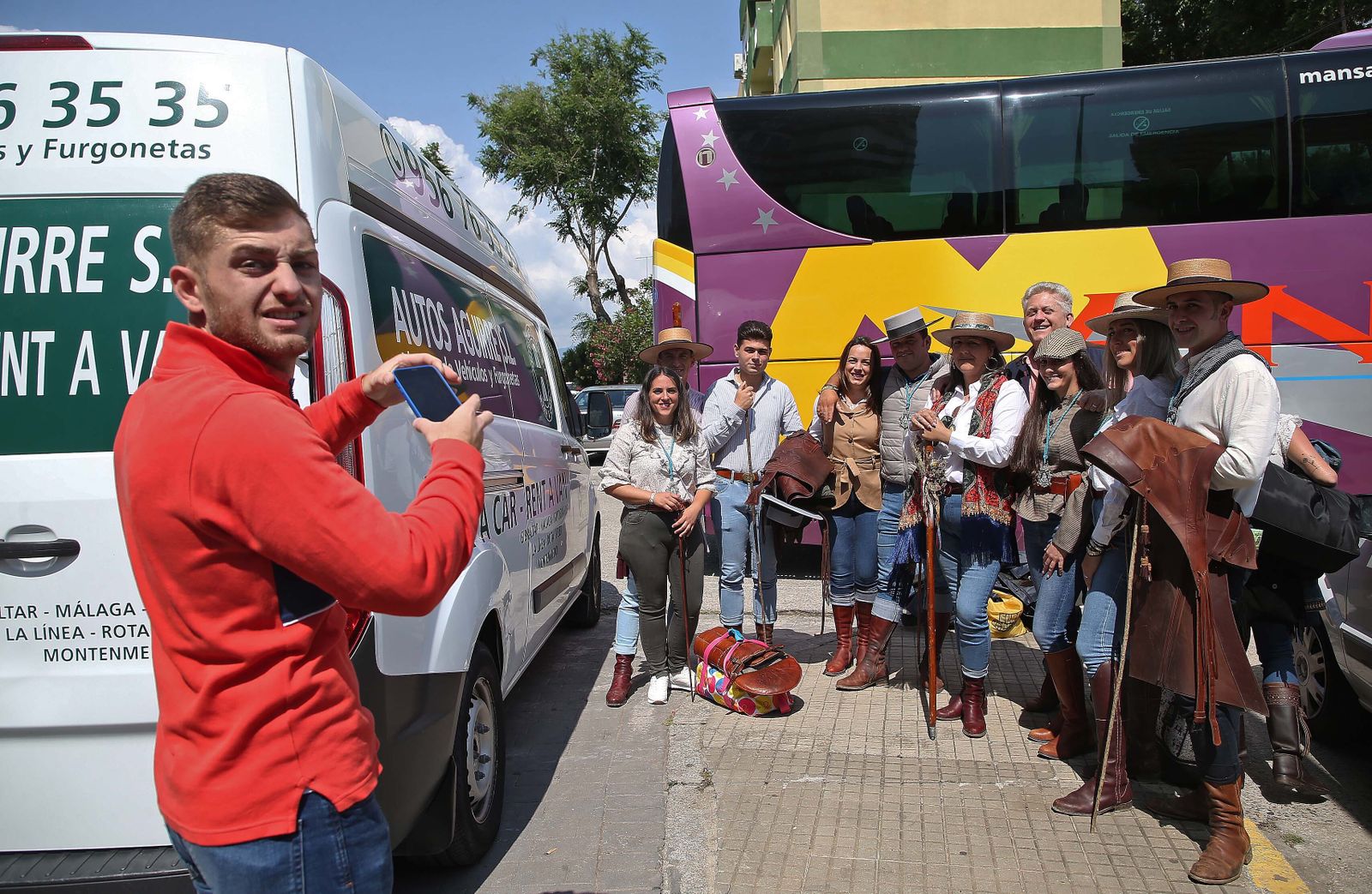 El inicio de la peregrinación hacia Almonte de la Hermandad del Rocío de La Línea en imágenes