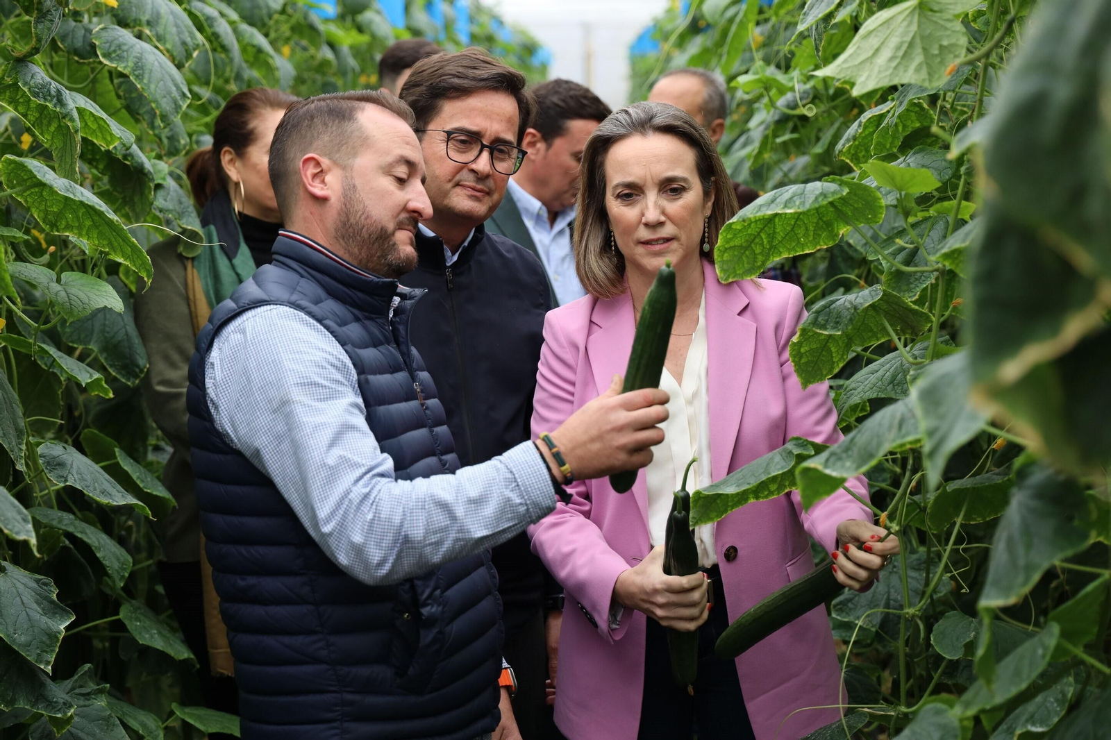La secretaria general del PP, Cuca Gamarra, con el alcalde de El Ejido, Francisco Góngora.