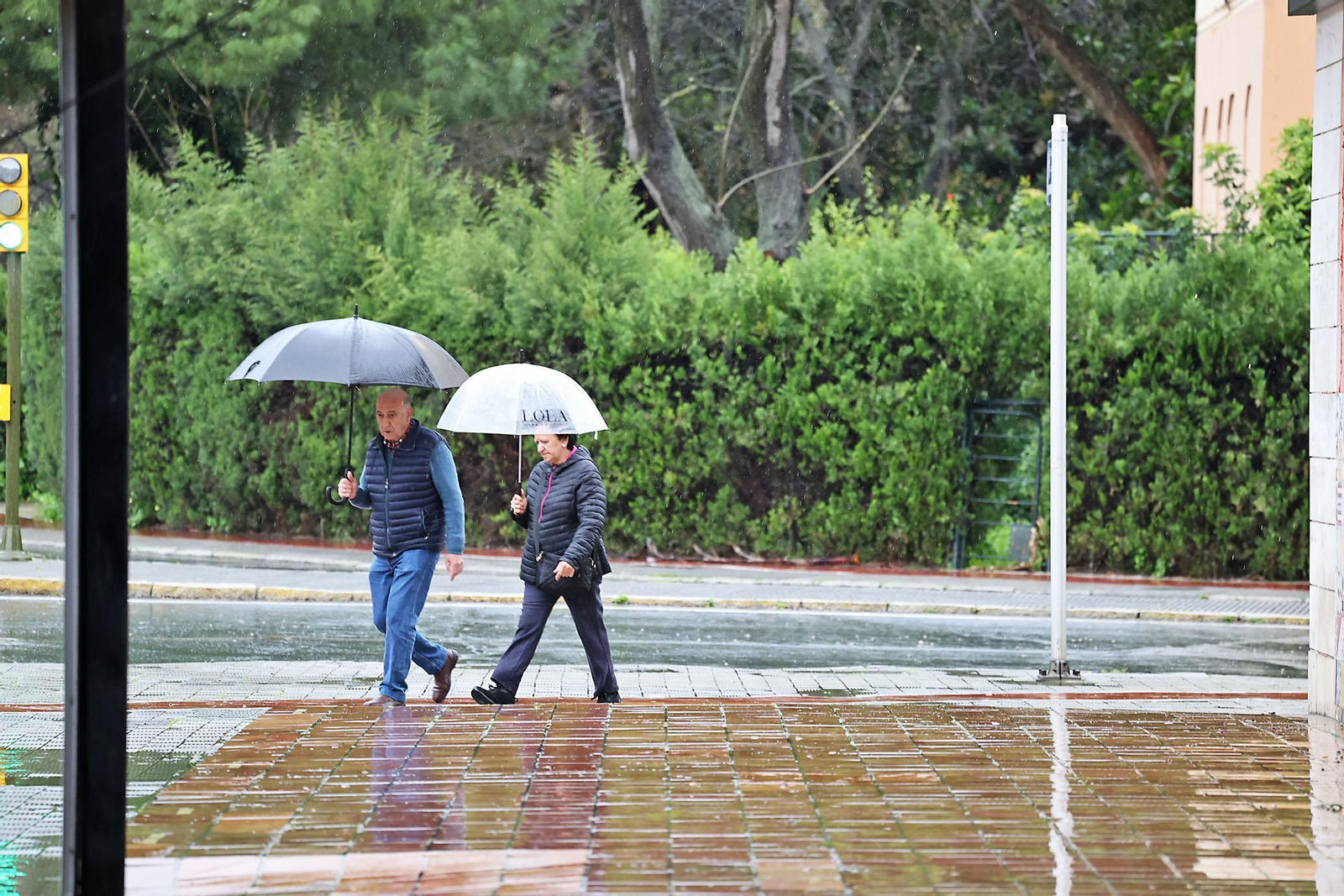 Las imágenes de la lluviosa mañana del jueves 13 de marzo en Huelva