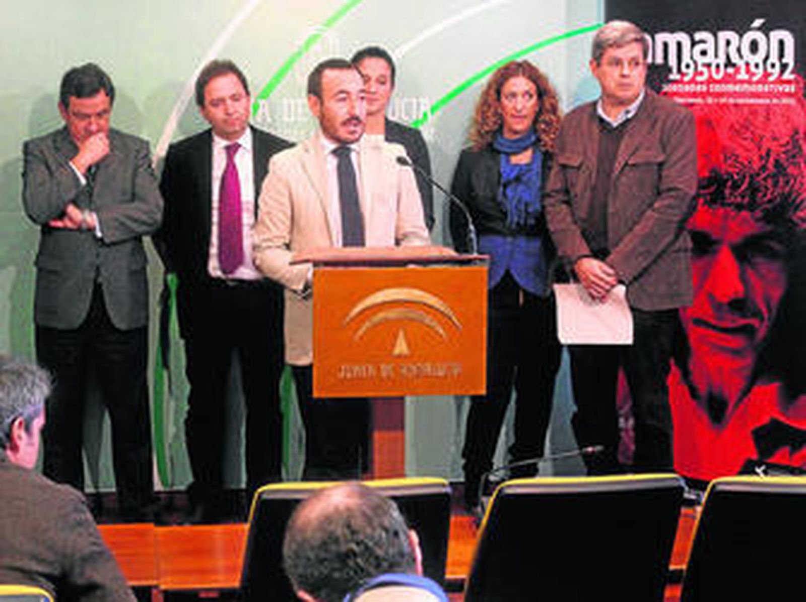 Fernando López Gil habla en el acto de presentación del programa del Día del Flamenco.
