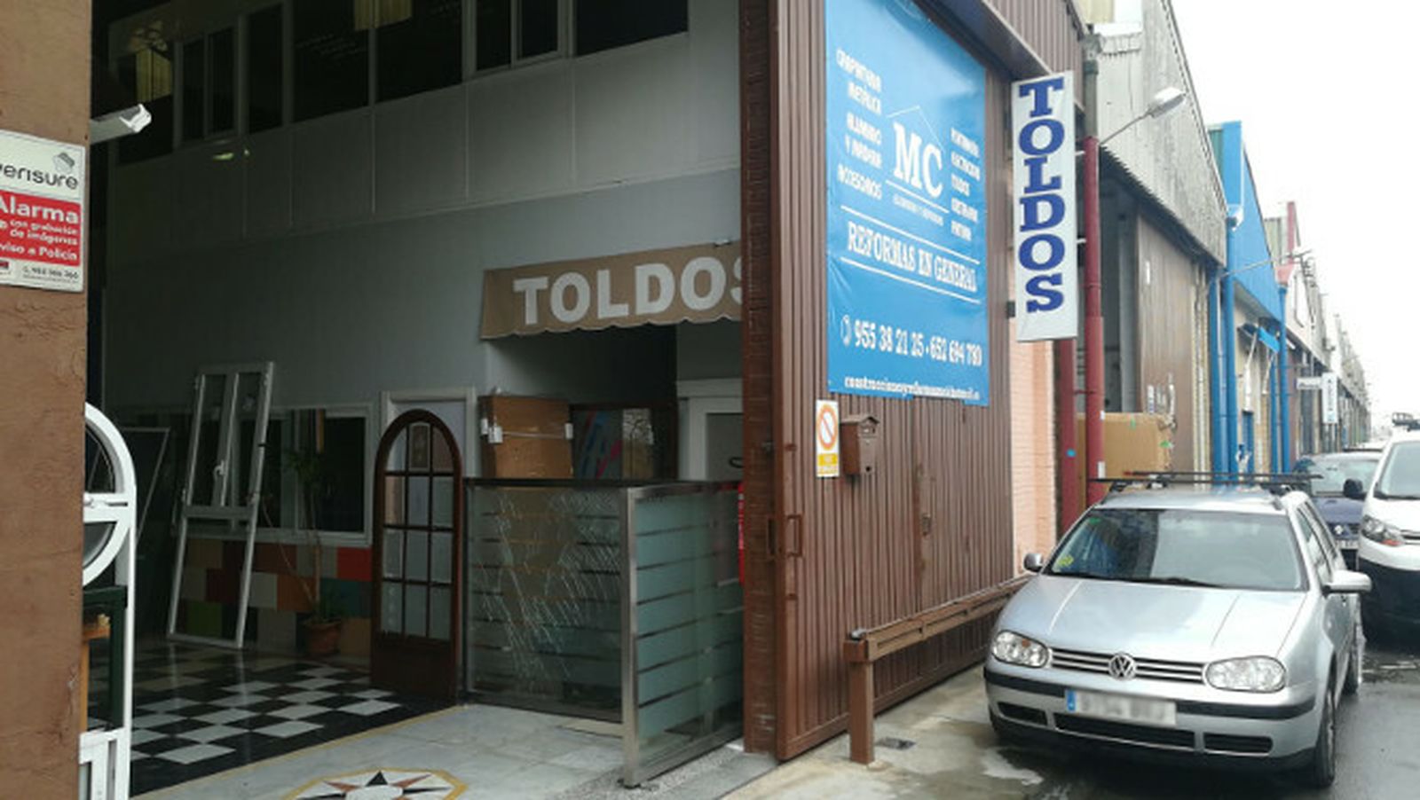 La nave desvalijada en el Polígono El Pino.