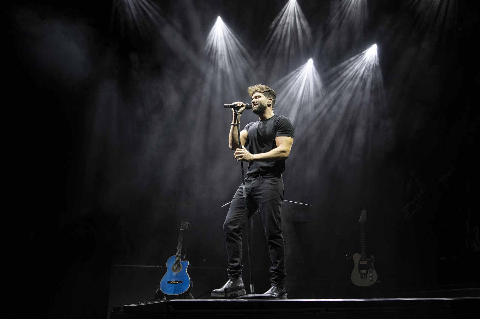 Pablo Alborán con 'la Cuarta Hoja' triunfa en la Plaza de Toros de Granada
