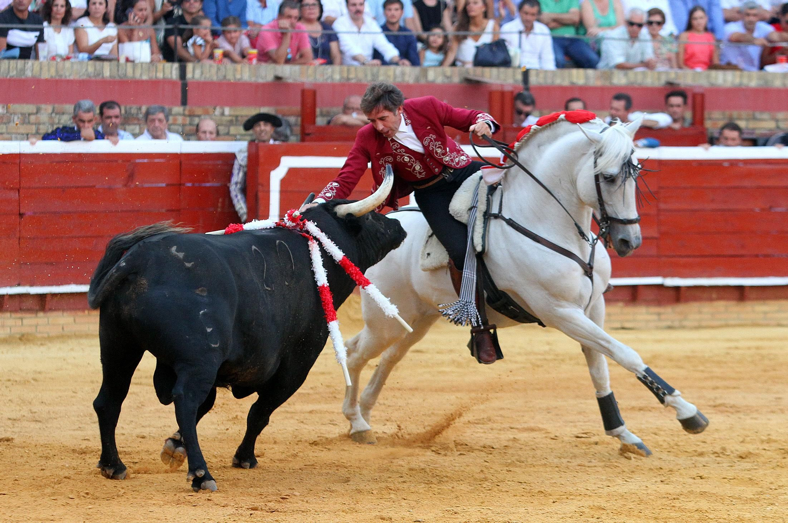 Imágenes de la corrida de rejones de Pablo Hermoso de Mendoza, Andrés Romero y Lea Vicens.