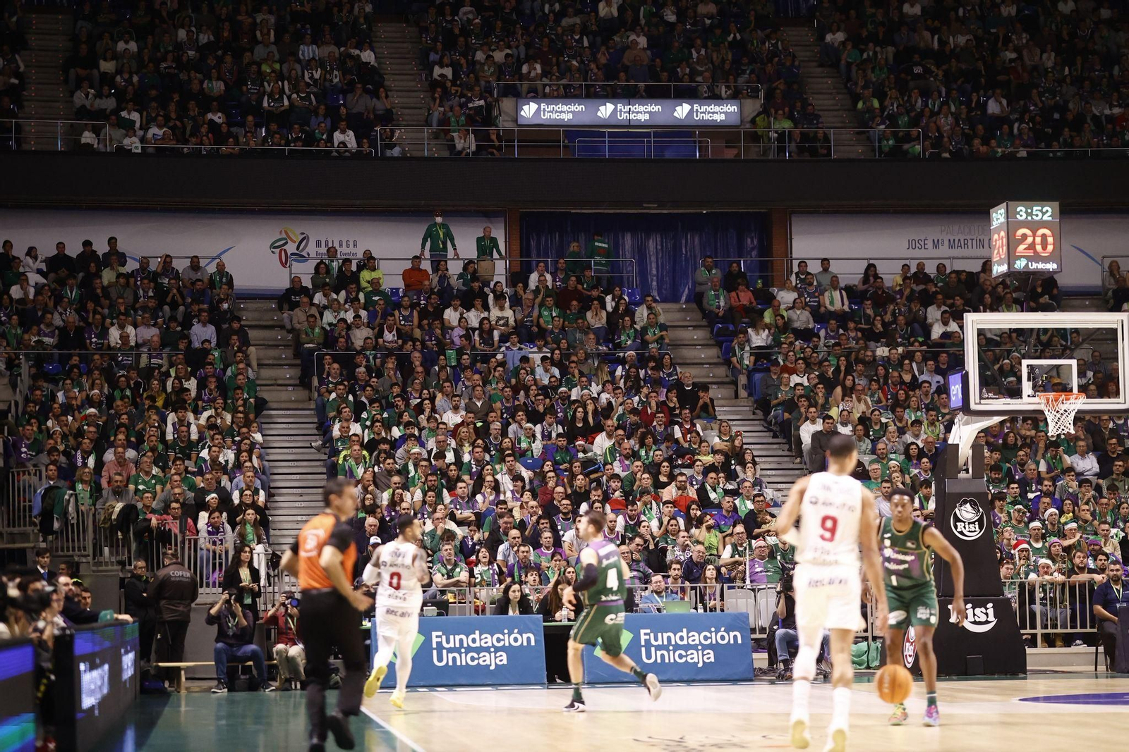 Búscate en las gradas del Carpena durante el Unicaja - Baskonia