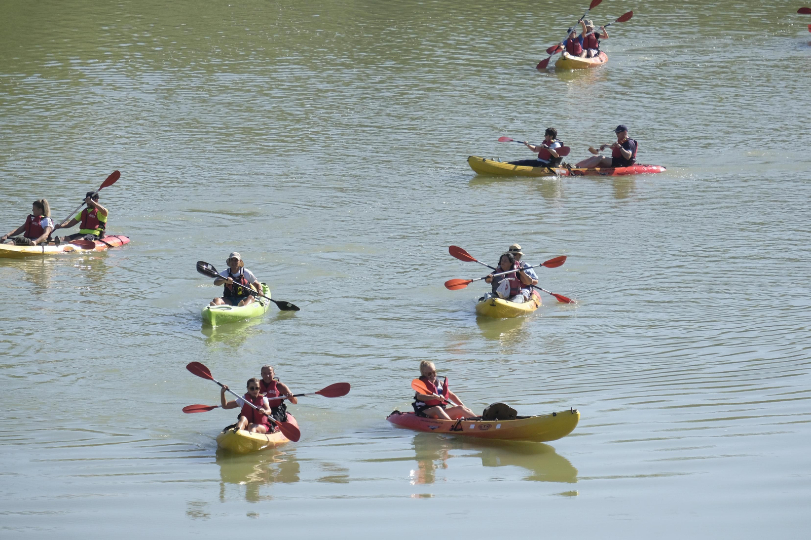 La ruta en kayak por el Guadalquivir de Córdoba se echa al agua, en imágenes