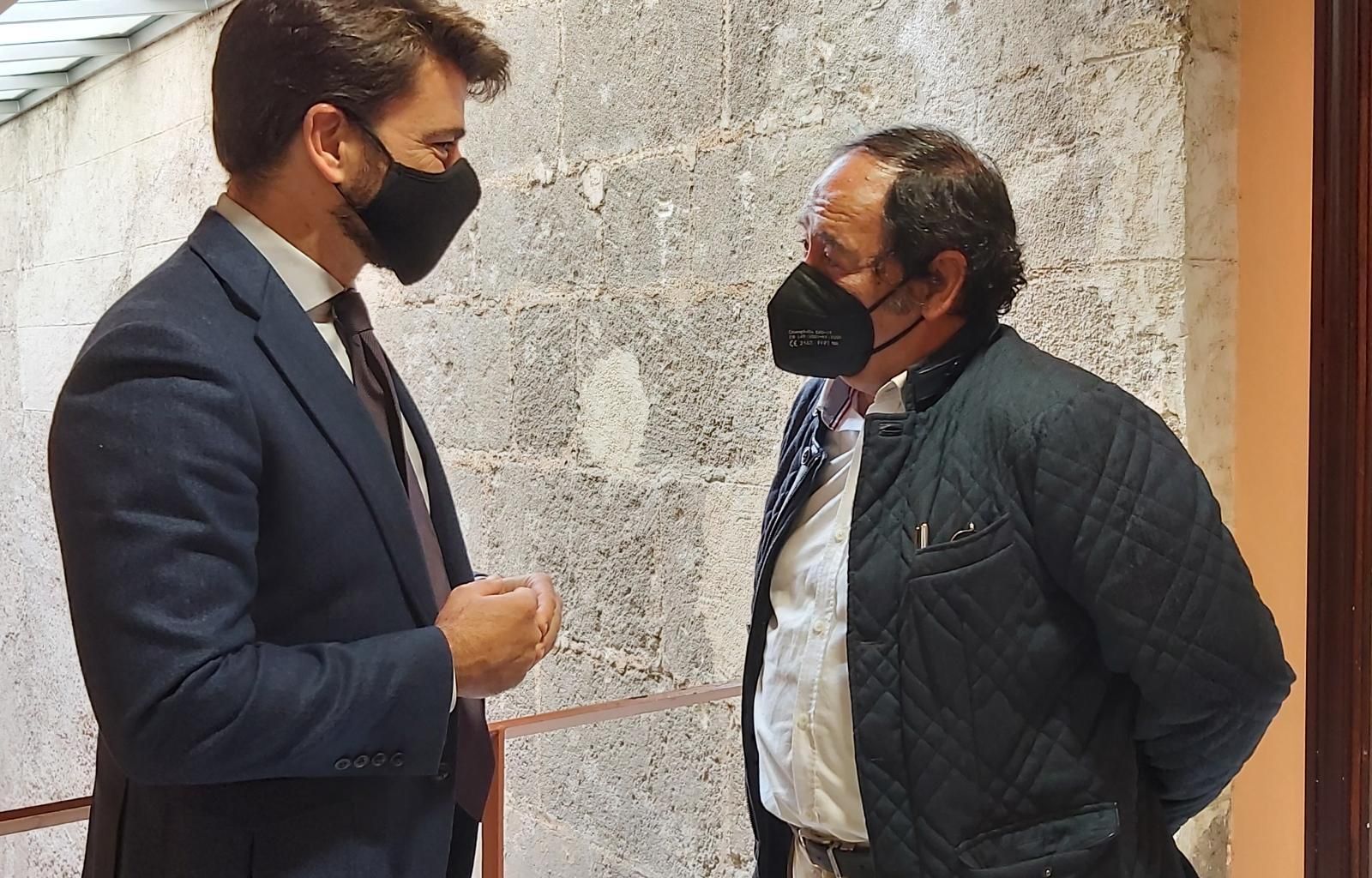 Beltrán Pérez con José Luis García Sánchez, el nuevo profesional incorporado al consejo asesor del grupo municipal.