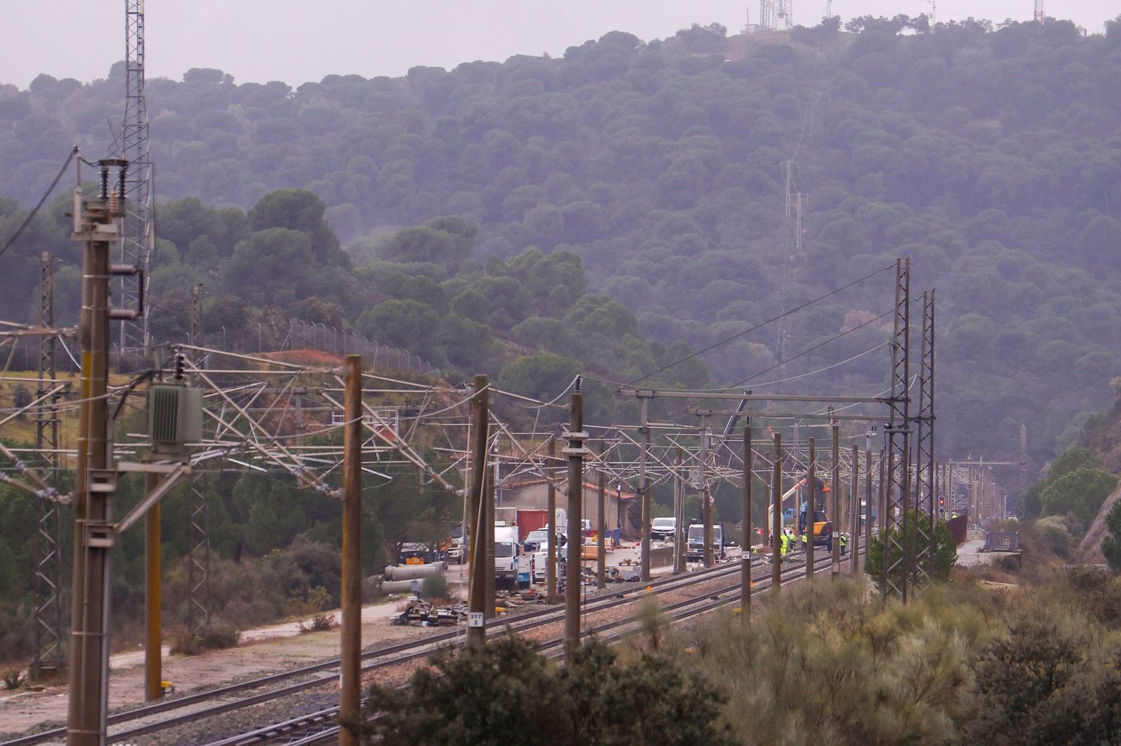 Retirados de las vías los últimos restos del tren Alvia siniestrado en Adamuz, en fotos