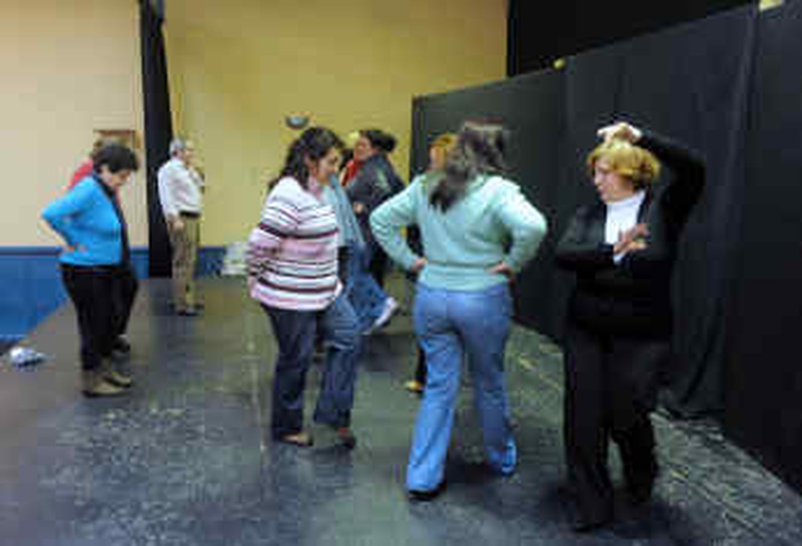 El Banco del Tiempo imparte un taller de sevillanas en Los Barrios