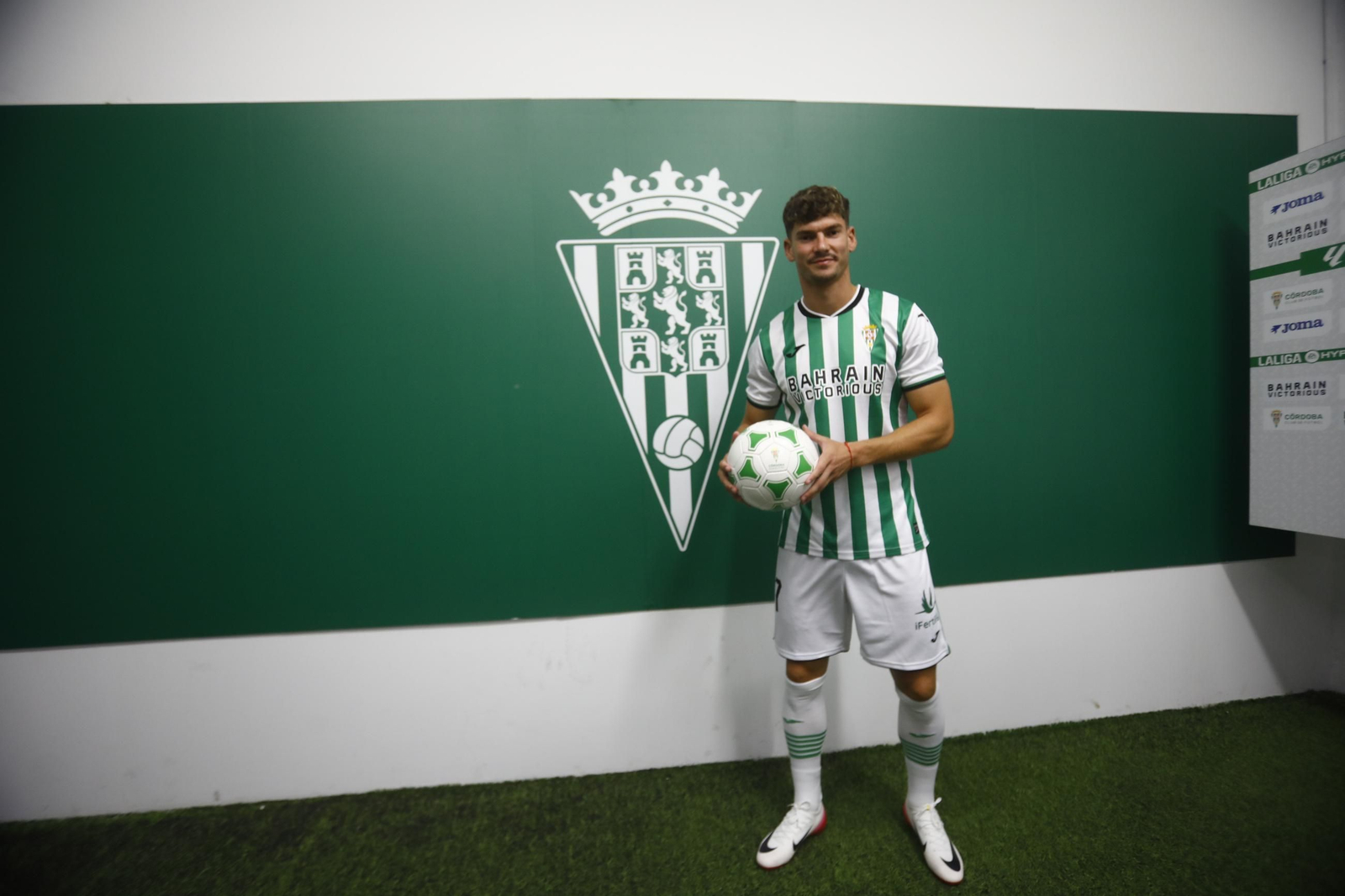 Las mejores fotos de la presentación de Adri Fuentes, Juan María Alcedo y Mariano Carmona como jugadores del Córdoba CF