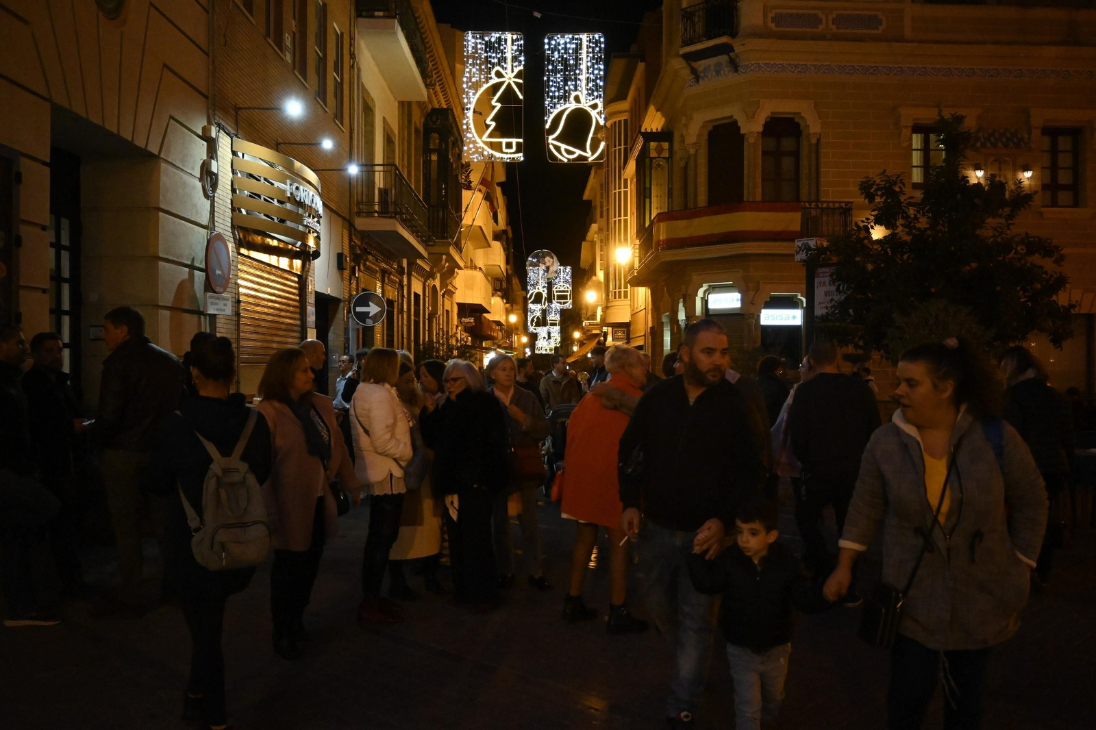 Imágenes del alumbrado navideño en las calles de Huelva