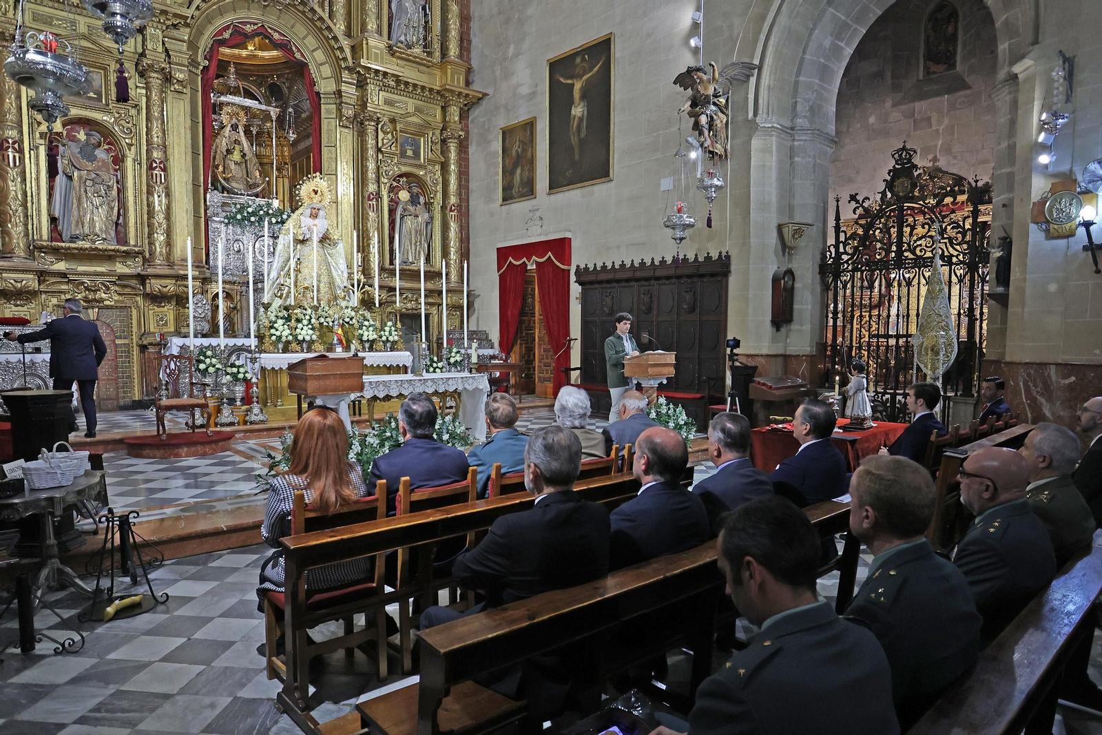 Imágenes de la entrega del fajín de Rodríguez del Castillo a Madre de Dios de la Misericordia