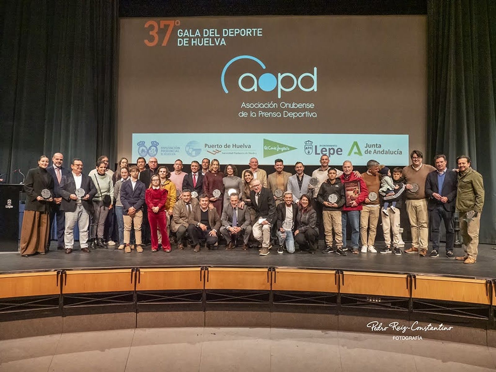 Foto de familia en la 37ª Gala del Deporte de Huelva.