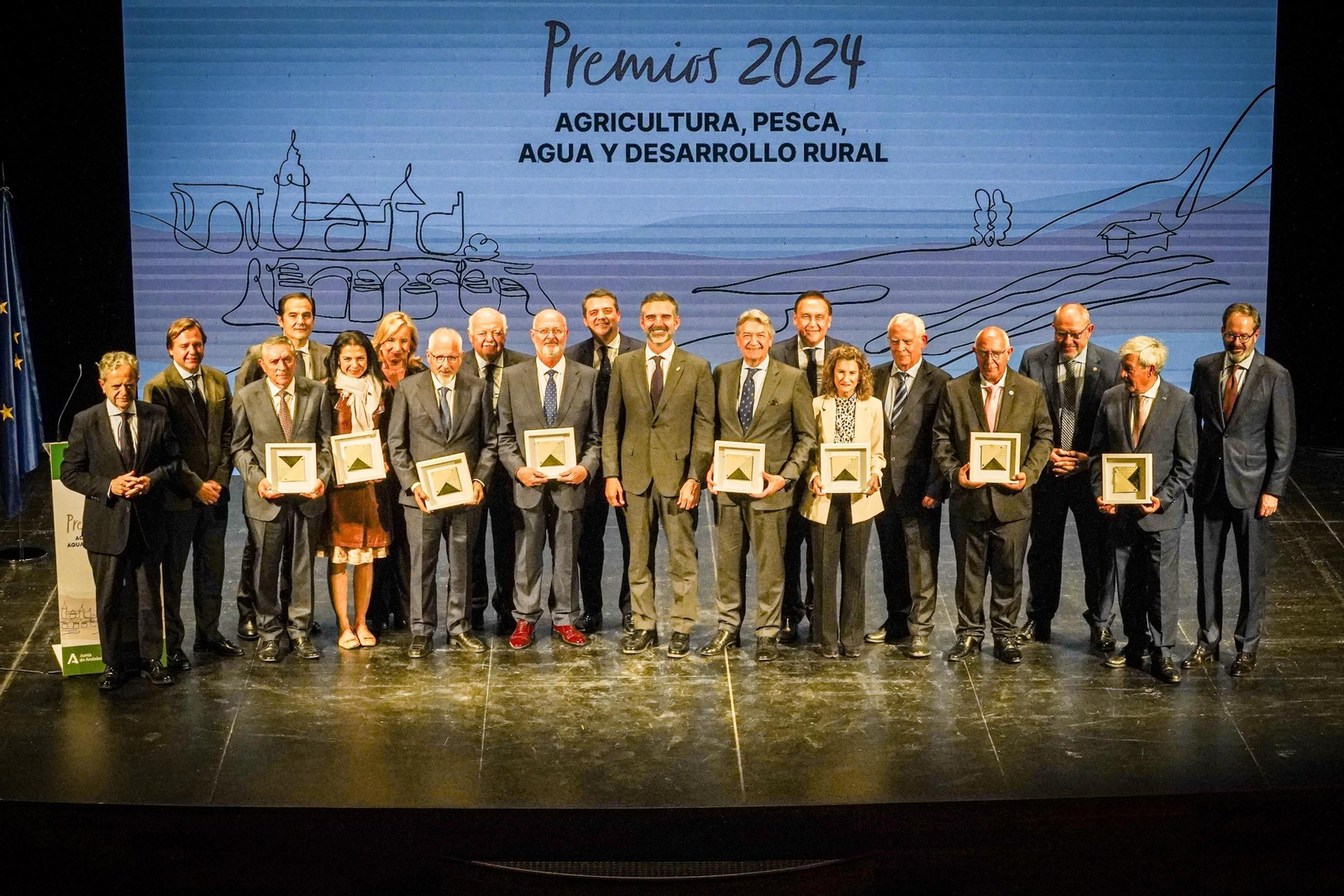 Foto de familia de los galardonados en los Premios 2024.
