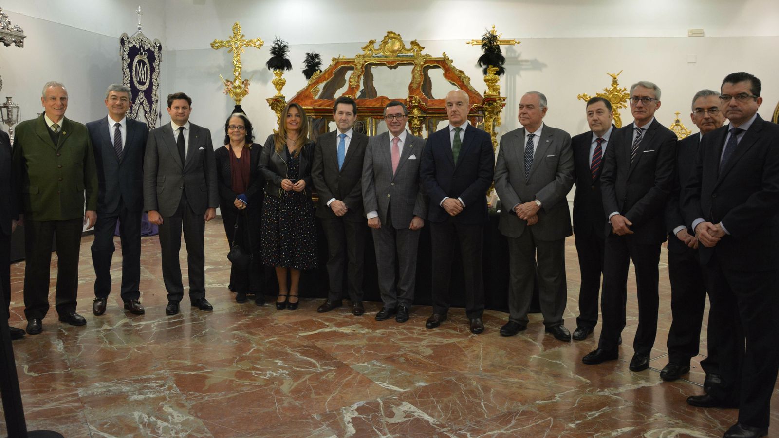 Las autoridades durante la inauguración de la muestra.