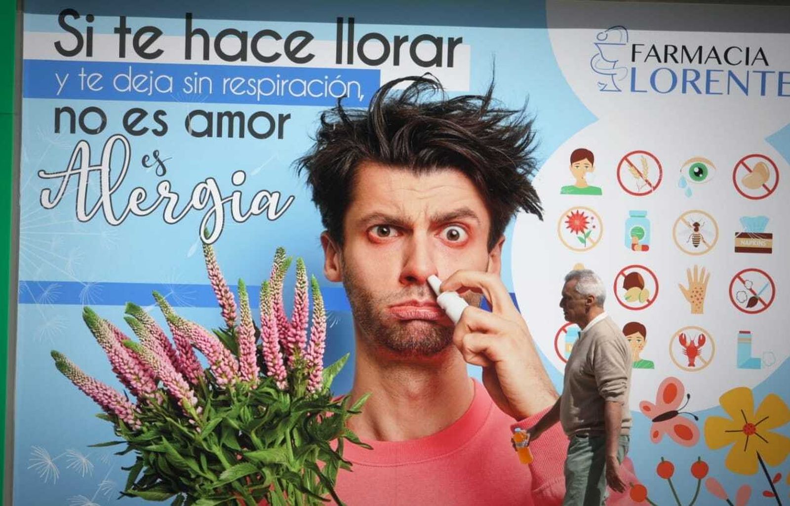 Un cartel en una farmacia sobre la campaña de alergia.