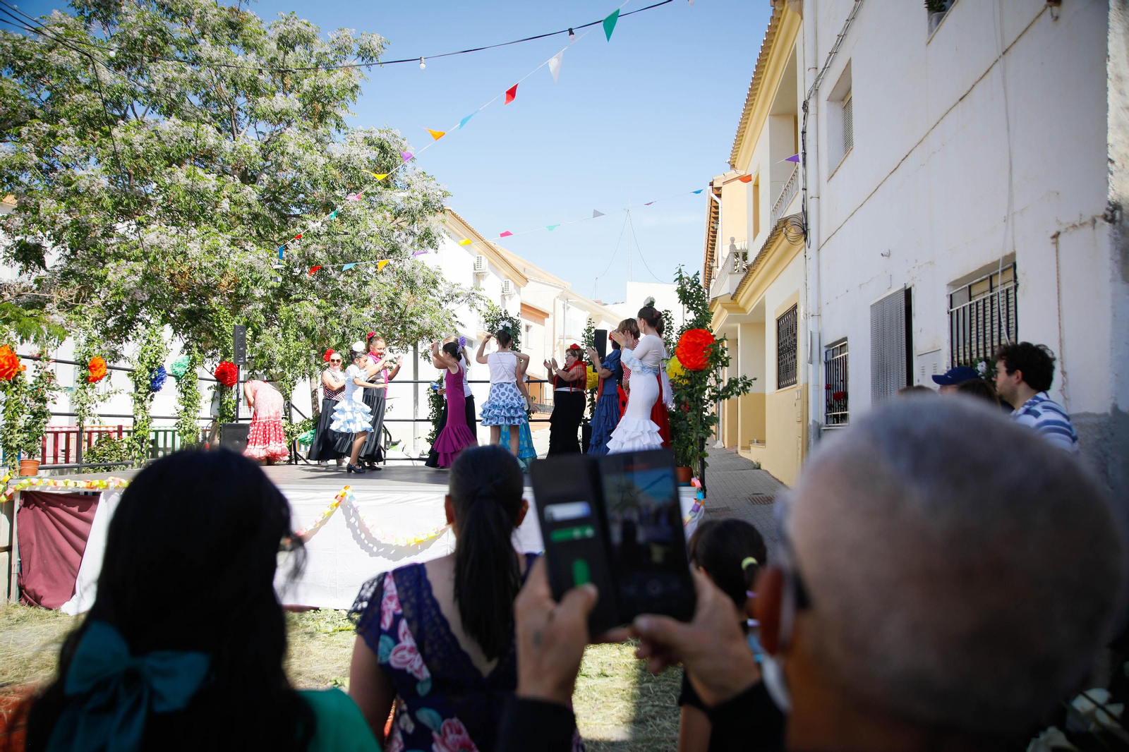 Así es la gran alfombra de serrín para que levite la Virgen de Fátima de Tíjola