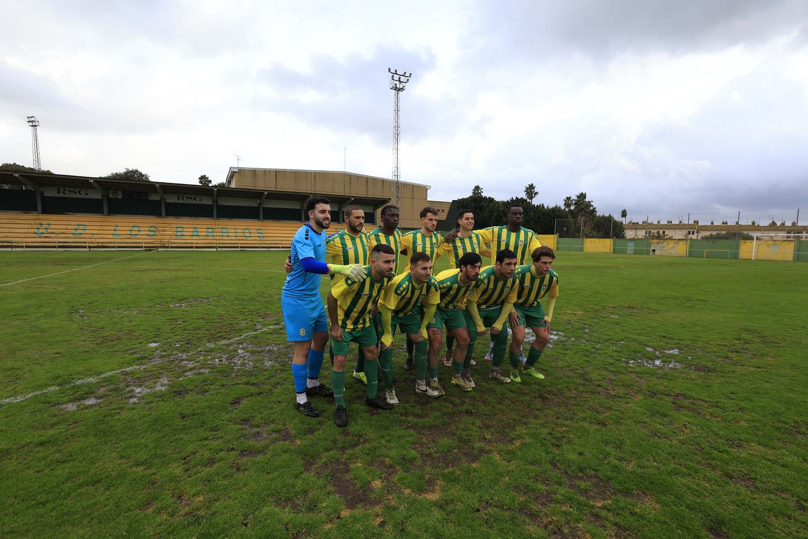 Las fotos de la visita del Egabrense de Rafa Escobar a la Unión Deportiva Los Barrios