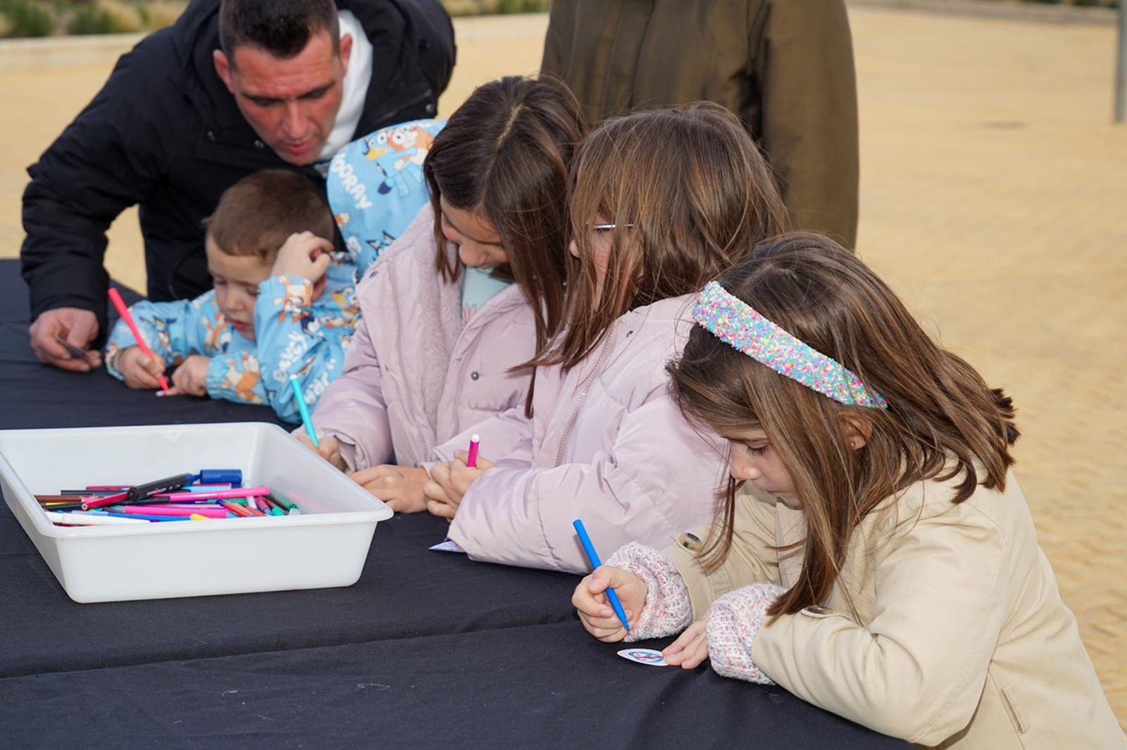 Vícar celebra el Día de la Paz inaugurando un nuevo parque para las familias del municipio