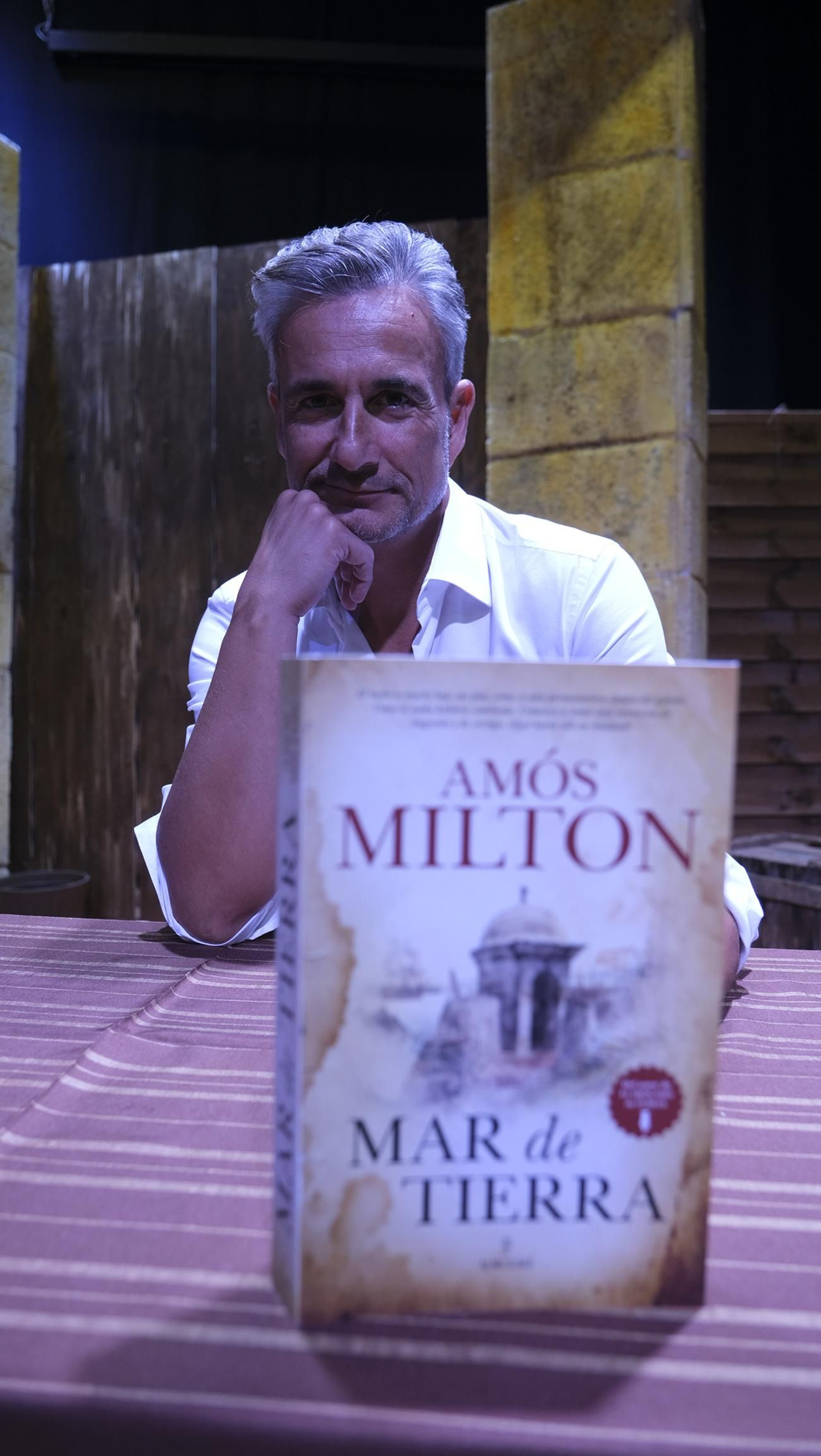 Imágenes de El Diario de los Libros, con Amós Milton