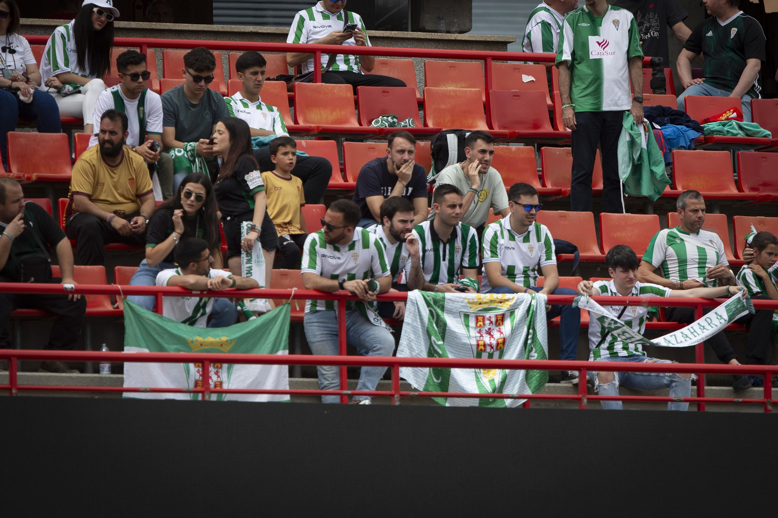 Las mejores fotos del ambiente en el Recreativo Granada - Córdoba CF
