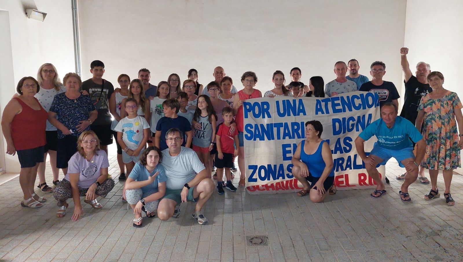 Vecinos de Ochavillo del Río que participan el encierro.