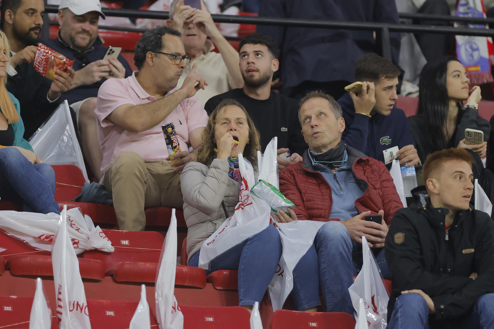 Búscate en las fotos del Sevilla-Arsenal