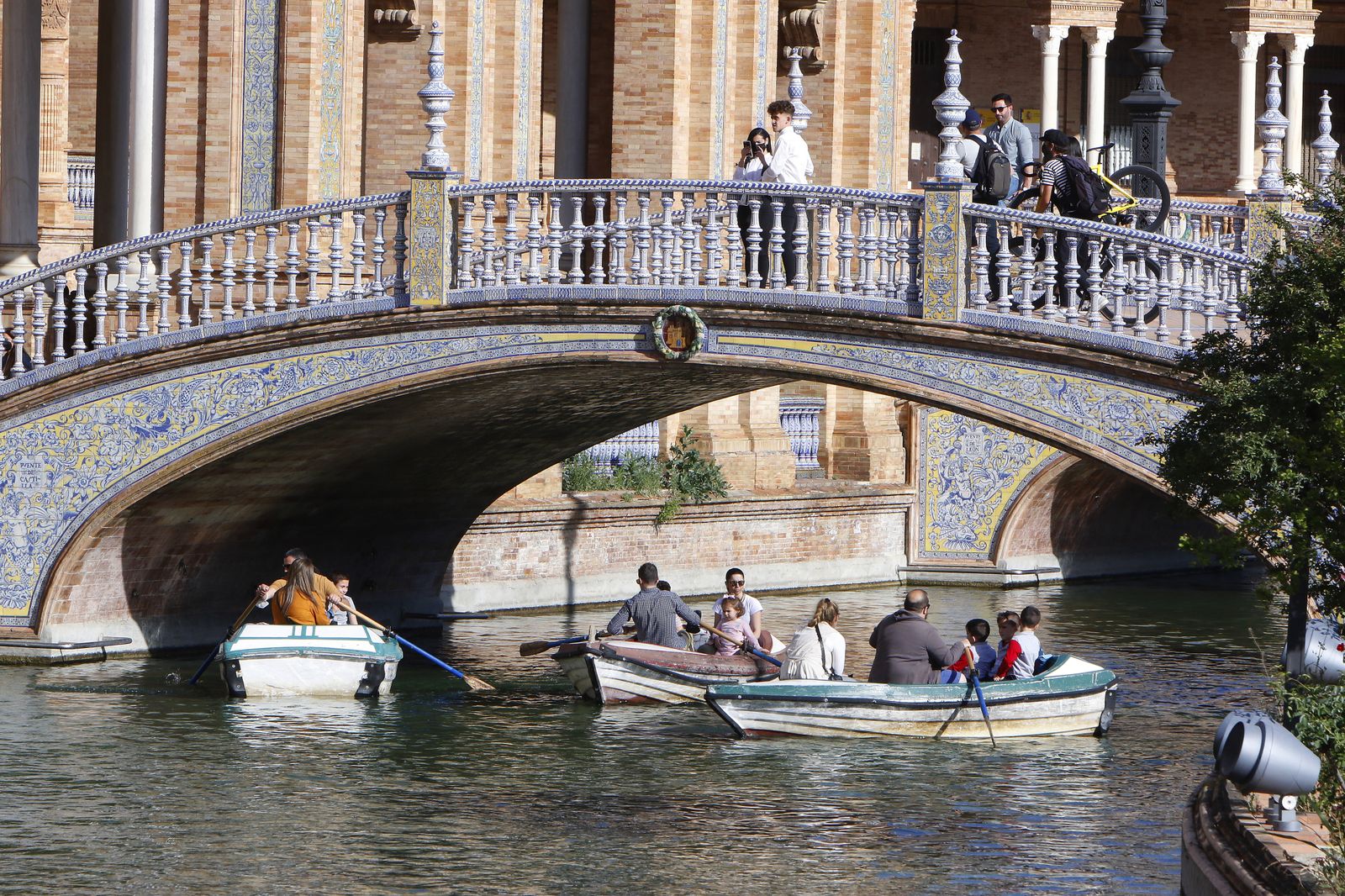 Ambiente en el festivo fin de semana en Sevilla