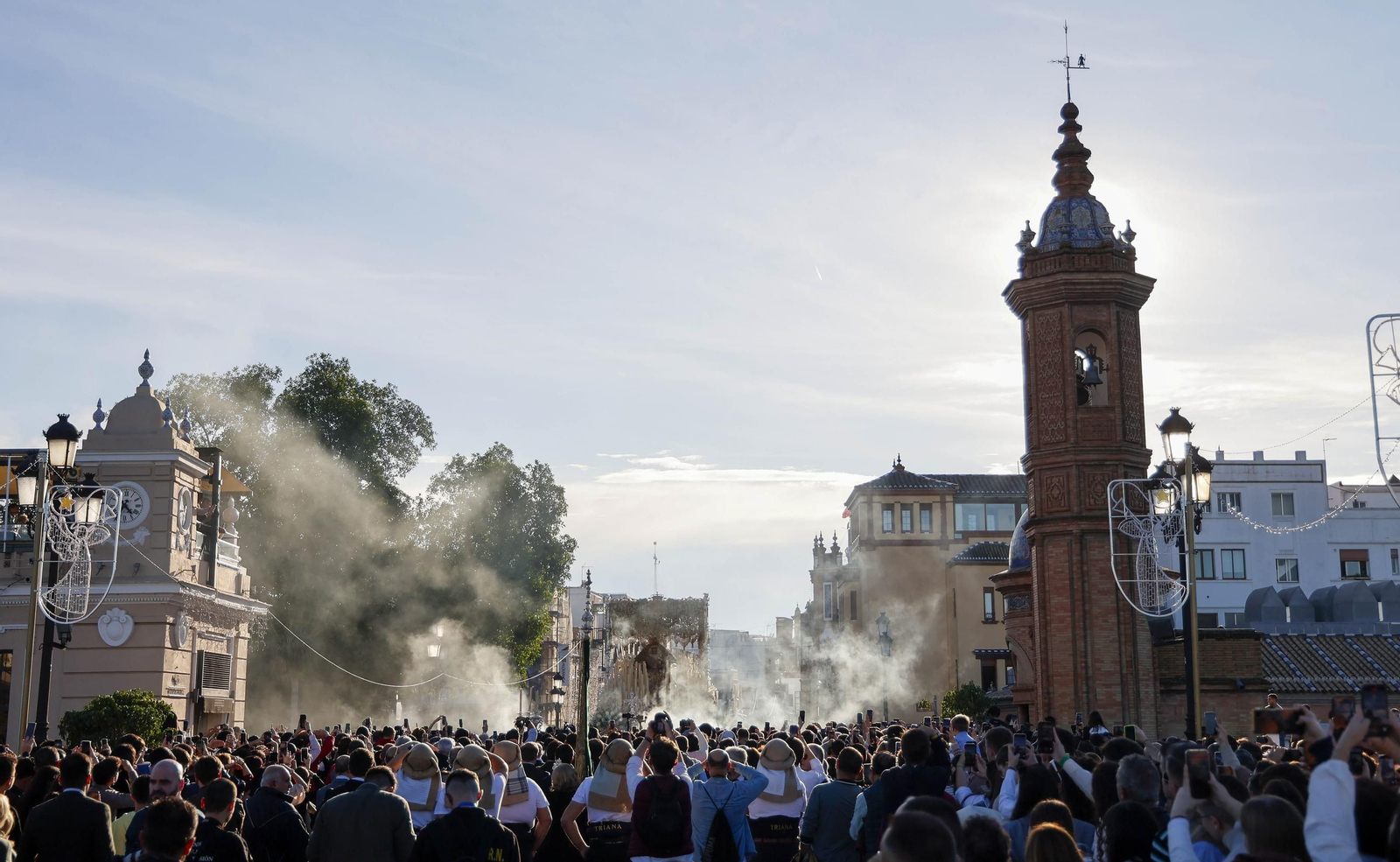 Las imágenes del traslado de la Esperanza de Triana a la Catedral